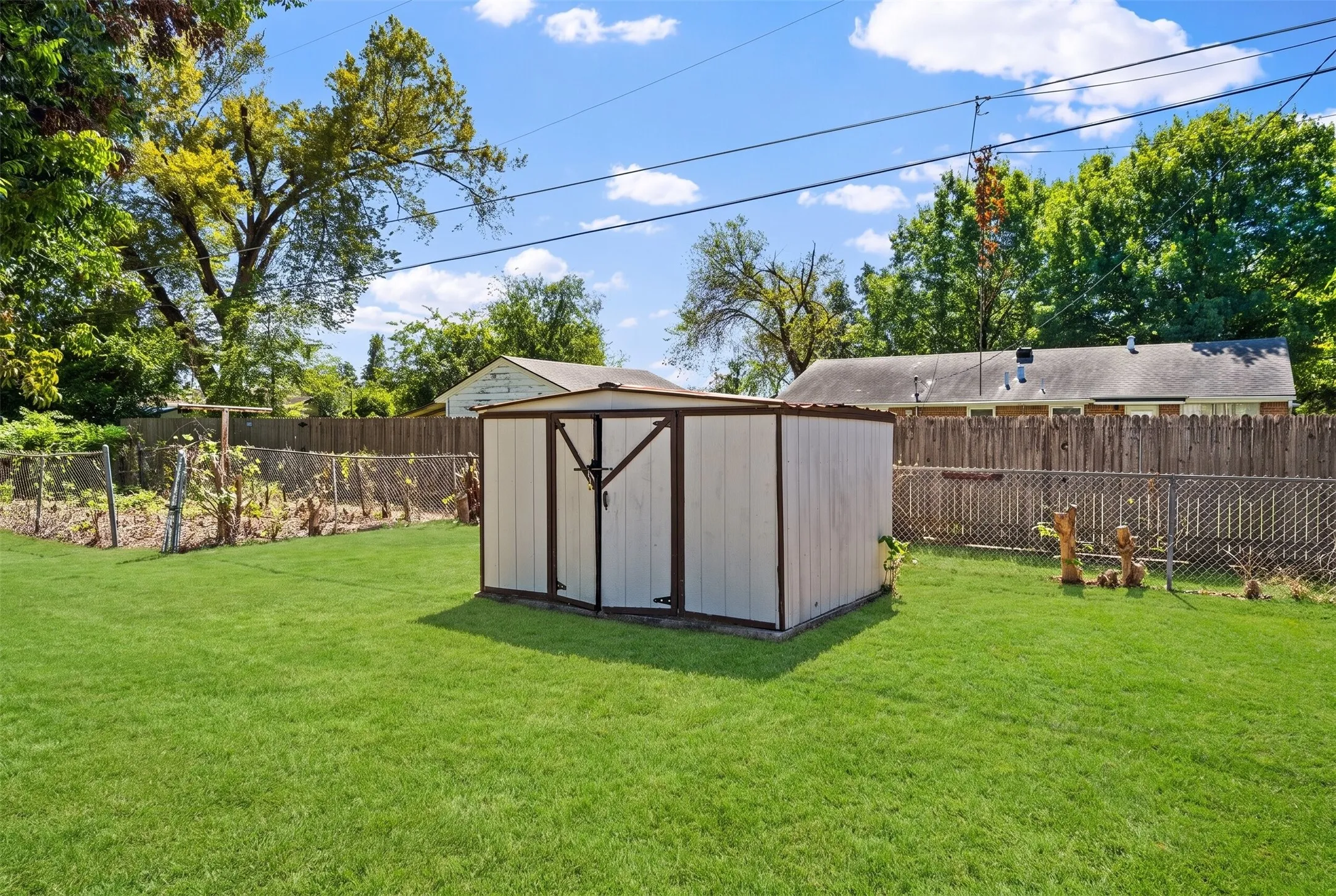 Single Family Residence For Sale in Dallas County , 1608 Maple Drive, Garland, Texas 75042, 3 Bedroom, 2 Bathroom, Garage spaces, 1,330 Sqft, built in 1948, mls#21404475, Real Estate Agent in Garland, Homes For Sale in Dallas county, Homes For Sale in Garland, Realtor in Garland Texas, Real Estate Brokerage Independent Realty Texas, Luminita Cordes Realtor