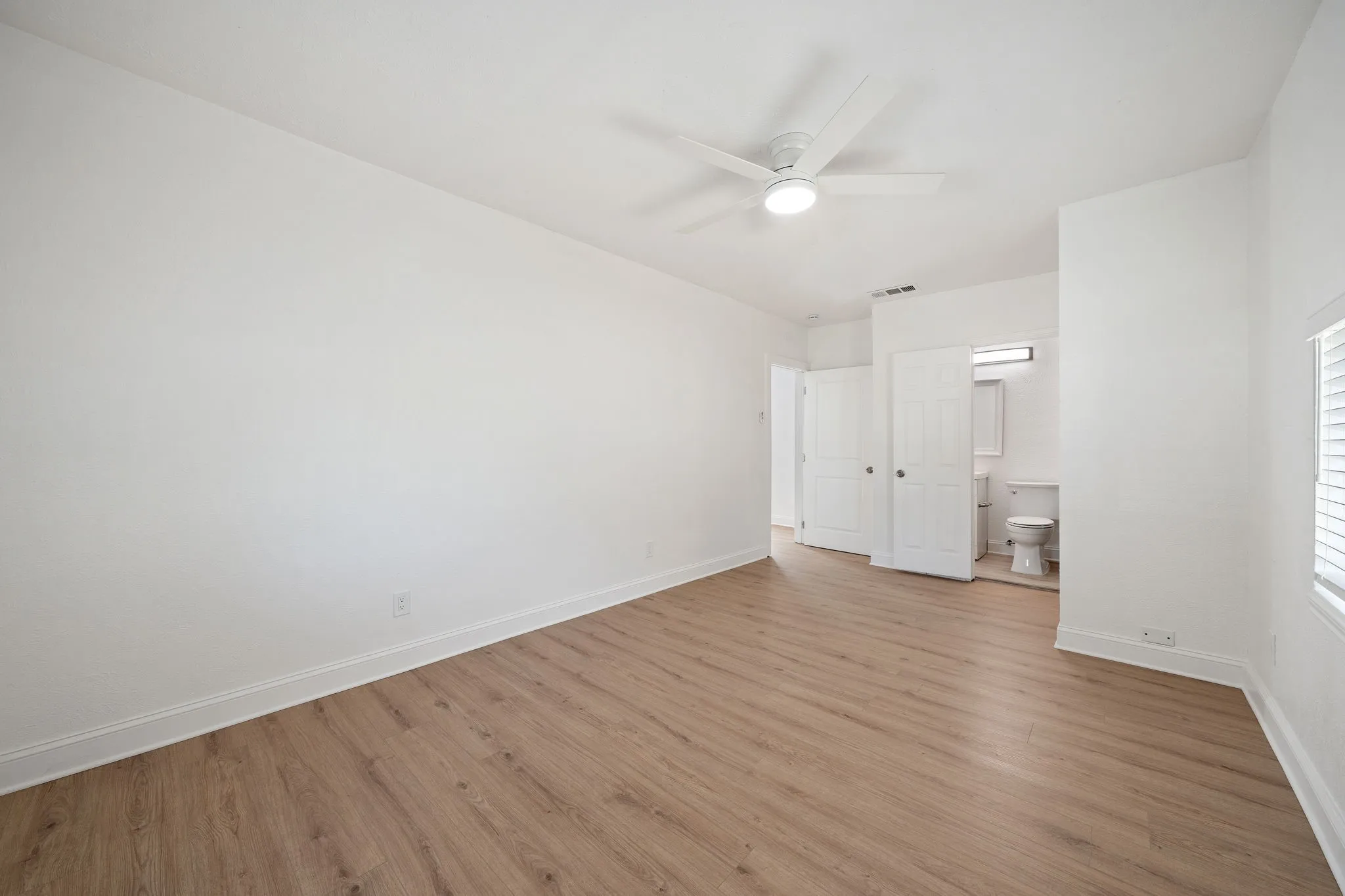 Single Family Residence For Sale in Dallas County , 1608 Maple Drive, Garland, Texas 75042, 3 Bedroom, 2 Bathroom, Garage spaces, 1,330 Sqft, built in 1948, mls#21404475, Real Estate Agent in Garland, Homes For Sale in Dallas county, Homes For Sale in Garland, Realtor in Garland Texas, Real Estate Brokerage Independent Realty Texas, Luminita Cordes Realtor