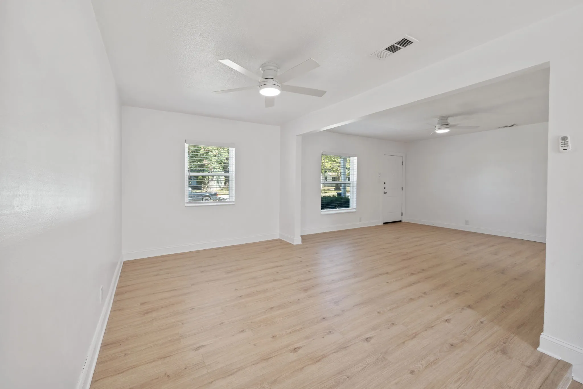 Single Family Residence For Sale in Dallas County , 1608 Maple Drive, Garland, Texas 75042, 3 Bedroom, 2 Bathroom, Garage spaces, 1,330 Sqft, built in 1948, mls#21404475, Real Estate Agent in Garland, Homes For Sale in Dallas county, Homes For Sale in Garland, Realtor in Garland Texas, Real Estate Brokerage Independent Realty Texas, Luminita Cordes Realtor