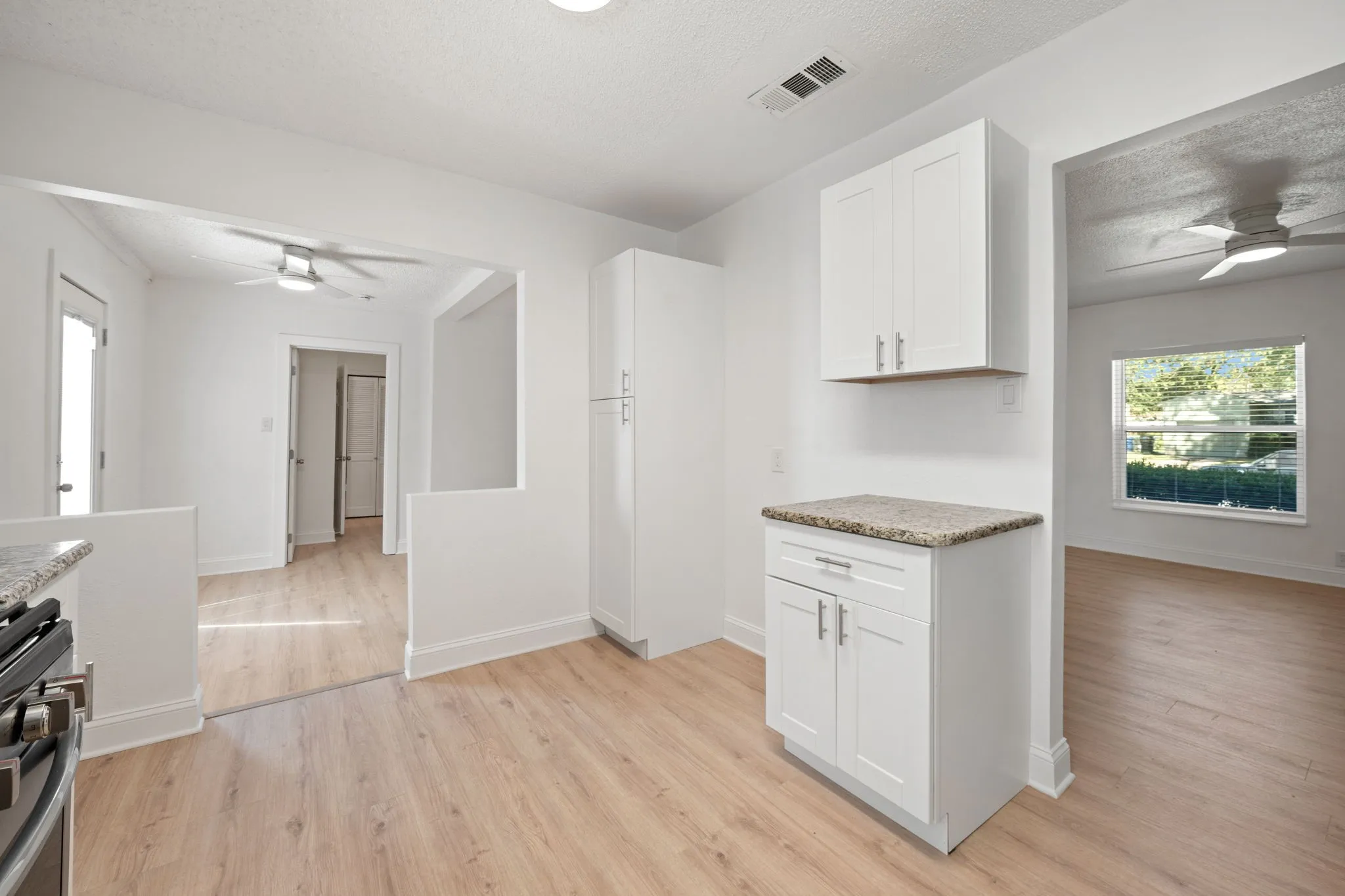 Single Family Residence For Sale in Dallas County , 1608 Maple Drive, Garland, Texas 75042, 3 Bedroom, 2 Bathroom, Garage spaces, 1,330 Sqft, built in 1948, mls#21404475, Real Estate Agent in Garland, Homes For Sale in Dallas county, Homes For Sale in Garland, Realtor in Garland Texas, Real Estate Brokerage Independent Realty Texas, Luminita Cordes Realtor