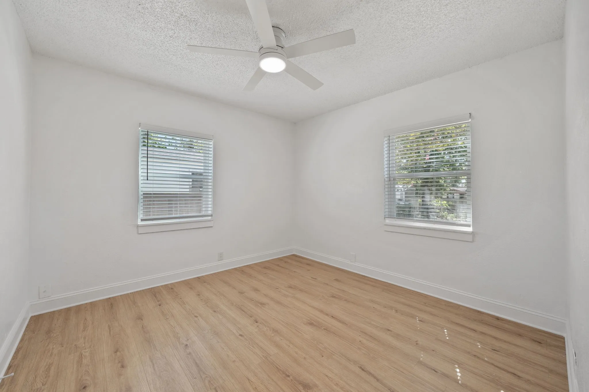 Single Family Residence For Sale in Dallas County , 1608 Maple Drive, Garland, Texas 75042, 3 Bedroom, 2 Bathroom, Garage spaces, 1,330 Sqft, built in 1948, mls#21404475, Real Estate Agent in Garland, Homes For Sale in Dallas county, Homes For Sale in Garland, Realtor in Garland Texas, Real Estate Brokerage Independent Realty Texas, Luminita Cordes Realtor
