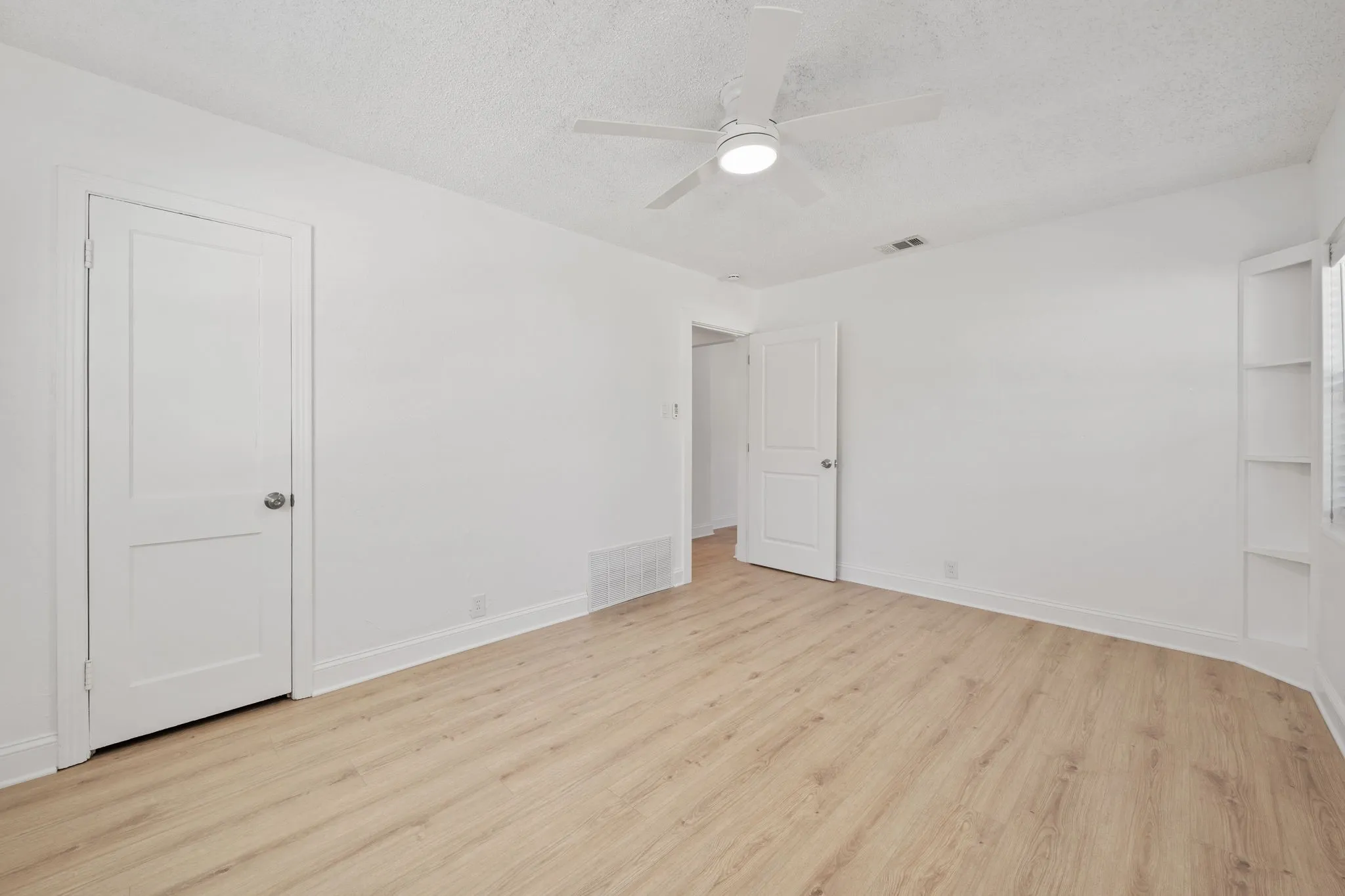 Single Family Residence For Sale in Dallas County , 1608 Maple Drive, Garland, Texas 75042, 3 Bedroom, 2 Bathroom, Garage spaces, 1,330 Sqft, built in 1948, mls#21404475, Real Estate Agent in Garland, Homes For Sale in Dallas county, Homes For Sale in Garland, Realtor in Garland Texas, Real Estate Brokerage Independent Realty Texas, Luminita Cordes Realtor