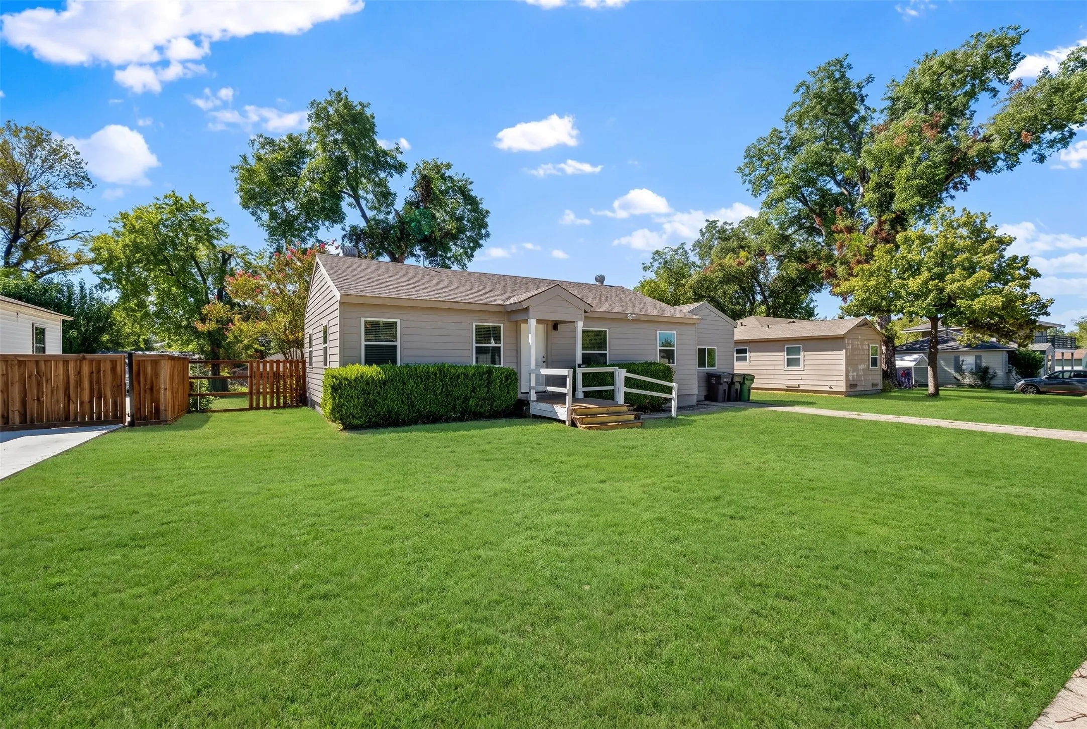 Single Family Residence For Sale in Dallas County , 1608 Maple Drive, Garland, Texas 75042, 3 Bedroom, 2 Bathroom, Garage spaces, 1,330 Sqft, built in 1948, mls#21404475, Real Estate Agent in Garland, Homes For Sale in Dallas county, Homes For Sale in Garland, Realtor in Garland Texas, Real Estate Brokerage Independent Realty Texas, Luminita Cordes Realtor