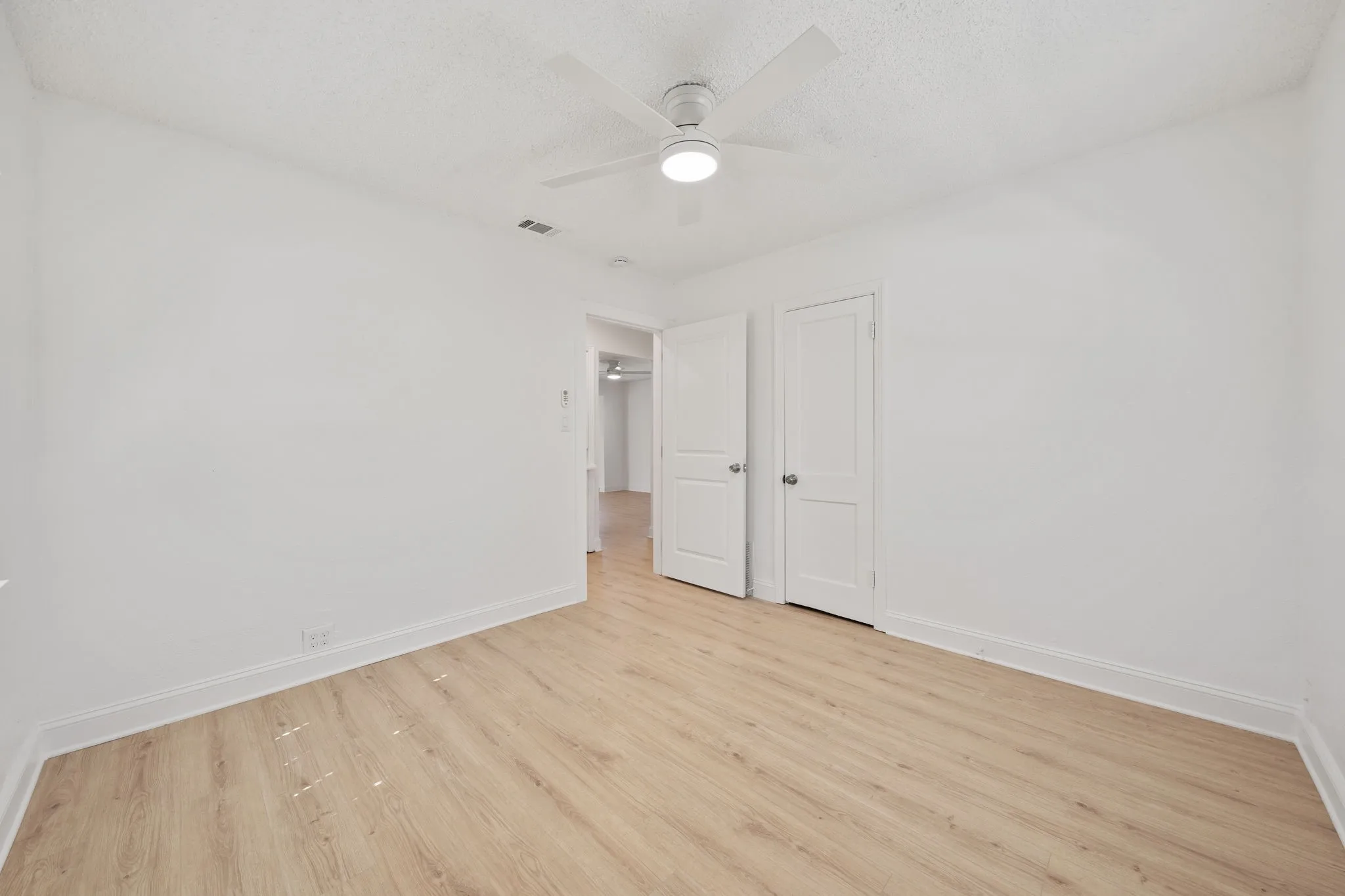 Single Family Residence For Sale in Dallas County , 1608 Maple Drive, Garland, Texas 75042, 3 Bedroom, 2 Bathroom, Garage spaces, 1,330 Sqft, built in 1948, mls#21404475, Real Estate Agent in Garland, Homes For Sale in Dallas county, Homes For Sale in Garland, Realtor in Garland Texas, Real Estate Brokerage Independent Realty Texas, Luminita Cordes Realtor