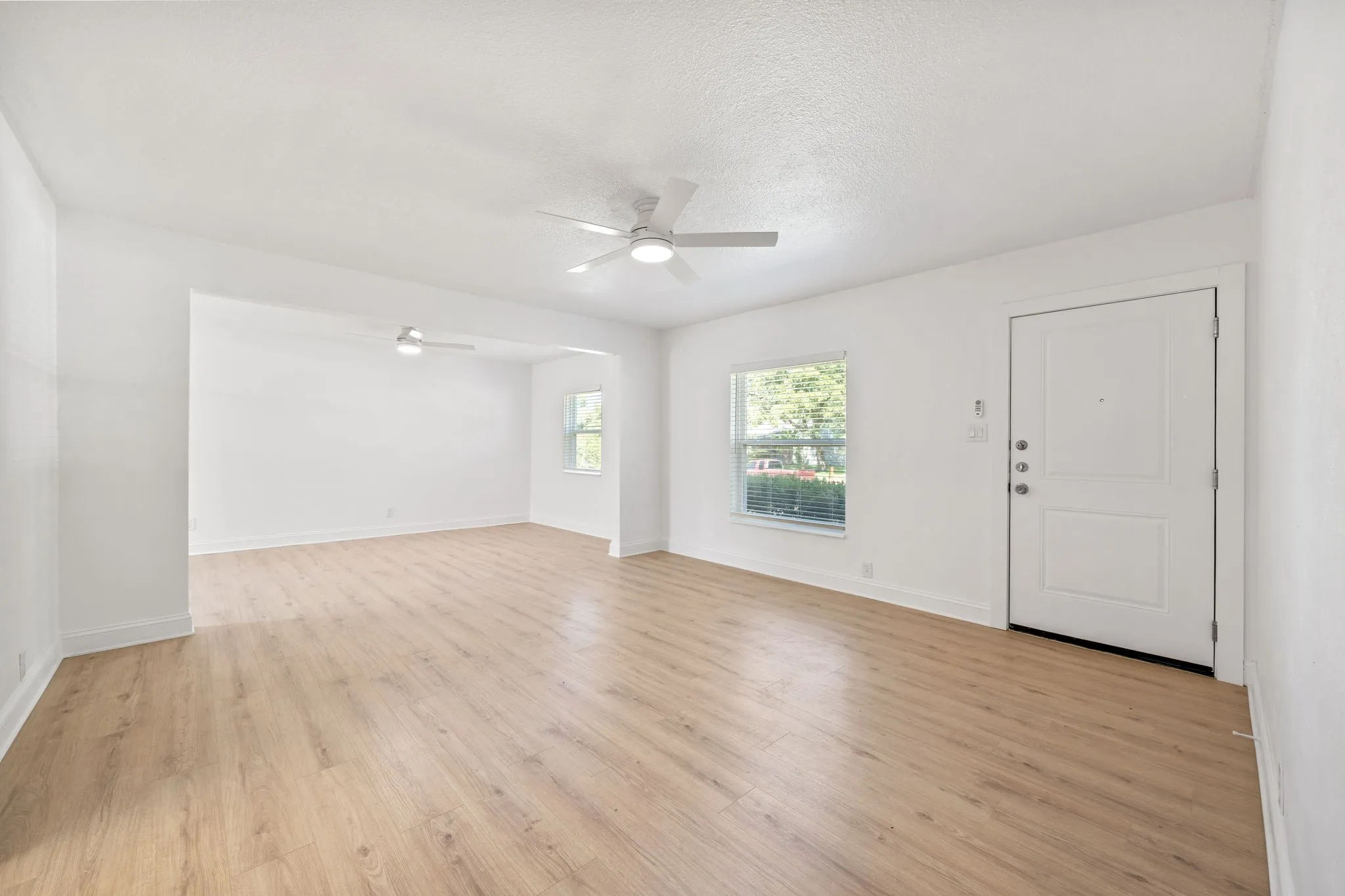 Single Family Residence For Sale in Dallas County , 1608 Maple Drive, Garland, Texas 75042, 3 Bedroom, 2 Bathroom, Garage spaces, 1,330 Sqft, built in 1948, mls#21404475, Real Estate Agent in Garland, Homes For Sale in Dallas county, Homes For Sale in Garland, Realtor in Garland Texas, Real Estate Brokerage Independent Realty Texas, Luminita Cordes Realtor