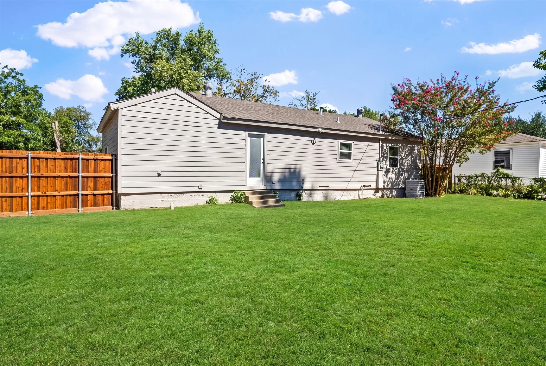 Single Family Residence For Sale in Dallas County , 1608 Maple Drive, Garland, Texas 75042, 3 Bedroom, 2 Bathroom, Garage spaces, 1,330 Sqft, built in 1948, mls#21404475, Real Estate Agent in Garland, Homes For Sale in Dallas county, Homes For Sale in Garland, Realtor in Garland Texas, Real Estate Brokerage Independent Realty Texas, Luminita Cordes Realtor