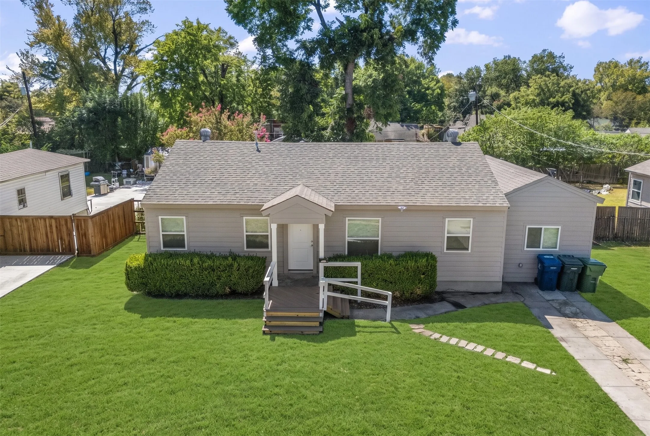 Single Family Residence For Sale in Dallas County , 1608 Maple Drive, Garland, Texas 75042, 3 Bedroom, 2 Bathroom, Garage spaces, 1,330 Sqft, built in 1948, mls#21404475, Real Estate Agent in Garland, Homes For Sale in Dallas county, Homes For Sale in Garland, Realtor in Garland Texas, Real Estate Brokerage Independent Realty Texas, Luminita Cordes Realtor