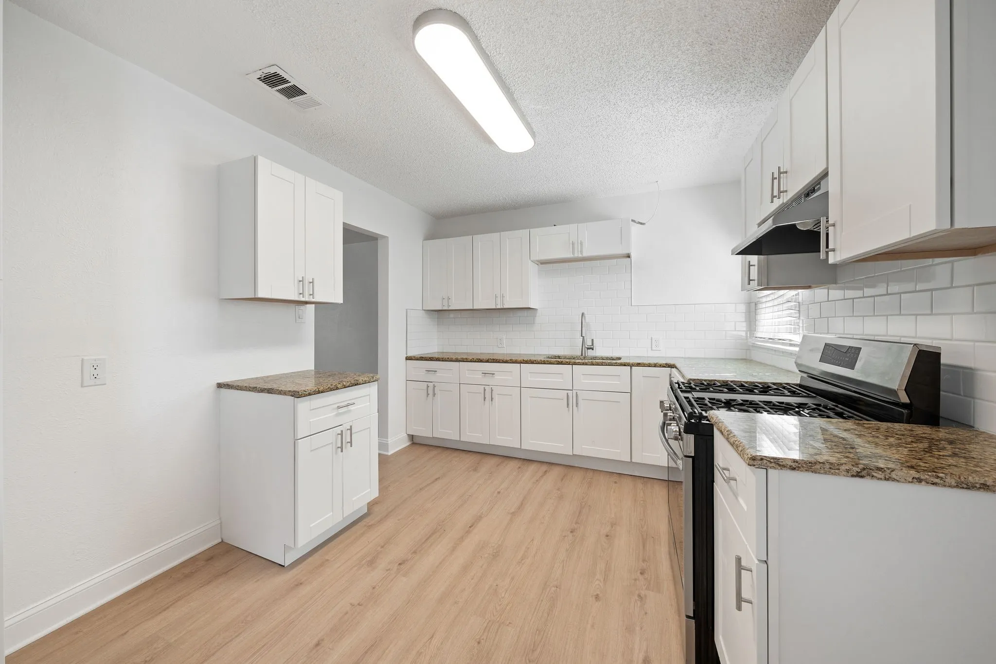 Single Family Residence For Sale in Dallas County , 1608 Maple Drive, Garland, Texas 75042, 3 Bedroom, 2 Bathroom, Garage spaces, 1,330 Sqft, built in 1948, mls#21404475, Real Estate Agent in Garland, Homes For Sale in Dallas county, Homes For Sale in Garland, Realtor in Garland Texas, Real Estate Brokerage Independent Realty Texas, Luminita Cordes Realtor