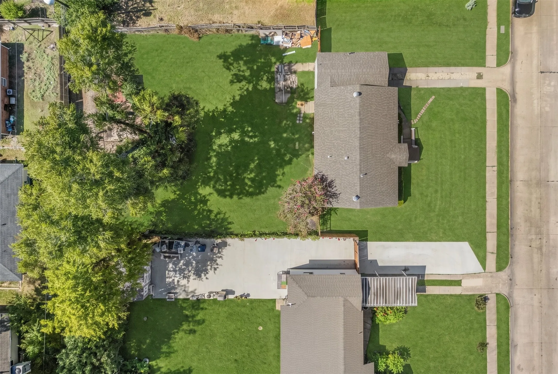 Single Family Residence For Sale in Dallas County , 1608 Maple Drive, Garland, Texas 75042, 3 Bedroom, 2 Bathroom, Garage spaces, 1,330 Sqft, built in 1948, mls#21404475, Real Estate Agent in Garland, Homes For Sale in Dallas county, Homes For Sale in Garland, Realtor in Garland Texas, Real Estate Brokerage Independent Realty Texas, Luminita Cordes Realtor