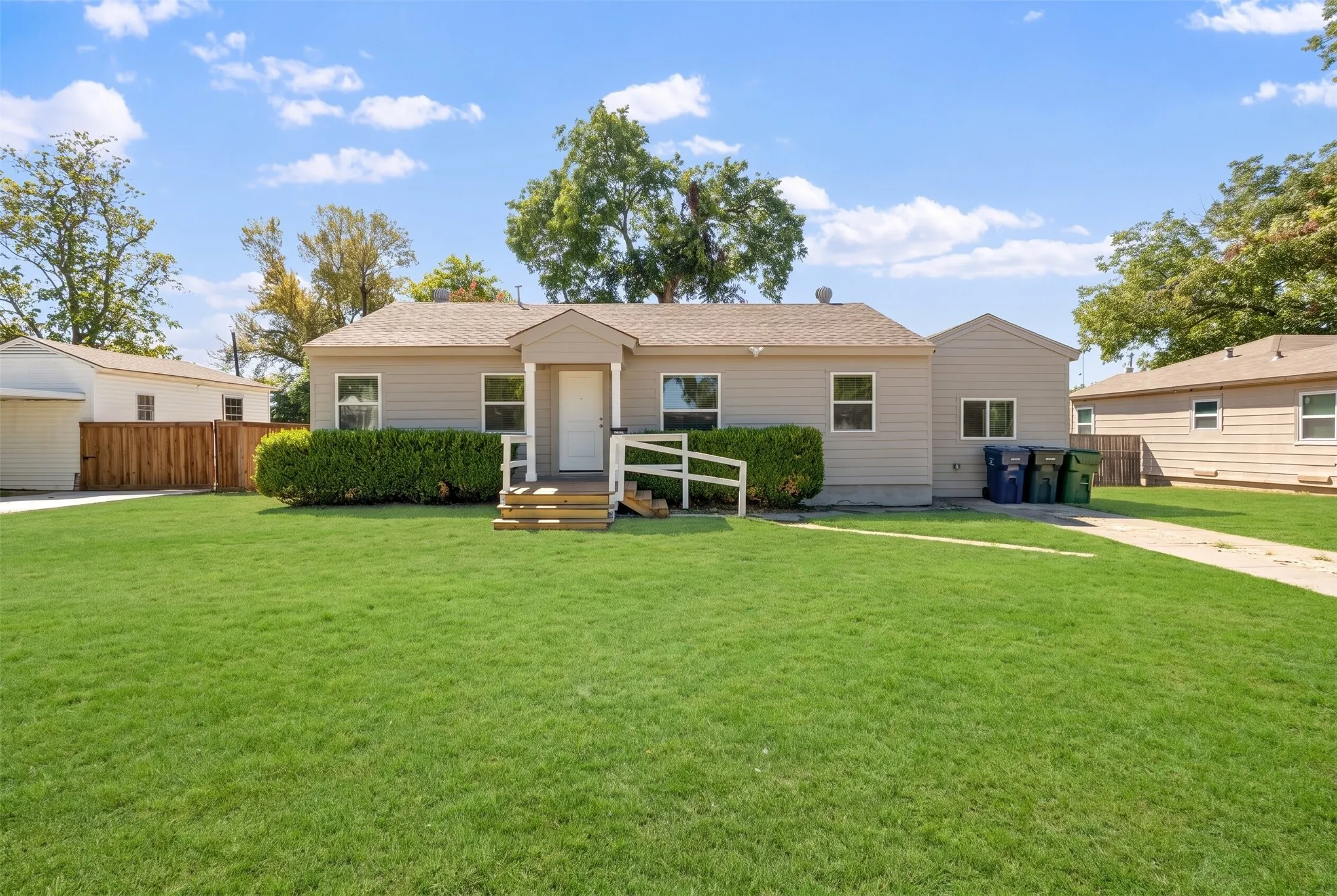 Single Family Residence For Sale in Dallas County , 1608 Maple Drive, Garland, Texas 75042, 3 Bedroom, 2 Bathroom, Garage spaces, 1,330 Sqft, built in 1948, mls#21404475, Real Estate Agent in Garland, Homes For Sale in Dallas county, Homes For Sale in Garland, Realtor in Garland Texas, Real Estate Brokerage Independent Realty Texas, Luminita Cordes Realtor