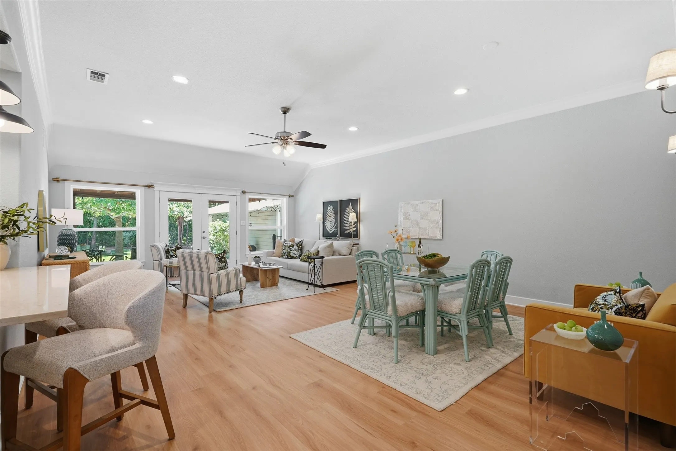 Single Family Residence For Sale in Tarrant County , 3709 Wildwood Road, Fort Worth, Texas 76107, 4 Bedroom, 2 Bathroom, 2 Garage spaces, 2,248 Sqft, built in 1942, mls#21380962, Real Estate Agent in Fort Worth, Homes For Sale in Tarrant county, Homes For Sale in Fort Worth, Realtor in Fort Worth Texas, Real Estate Brokerage Independent Realty Texas, Luminita Cordes Realtor