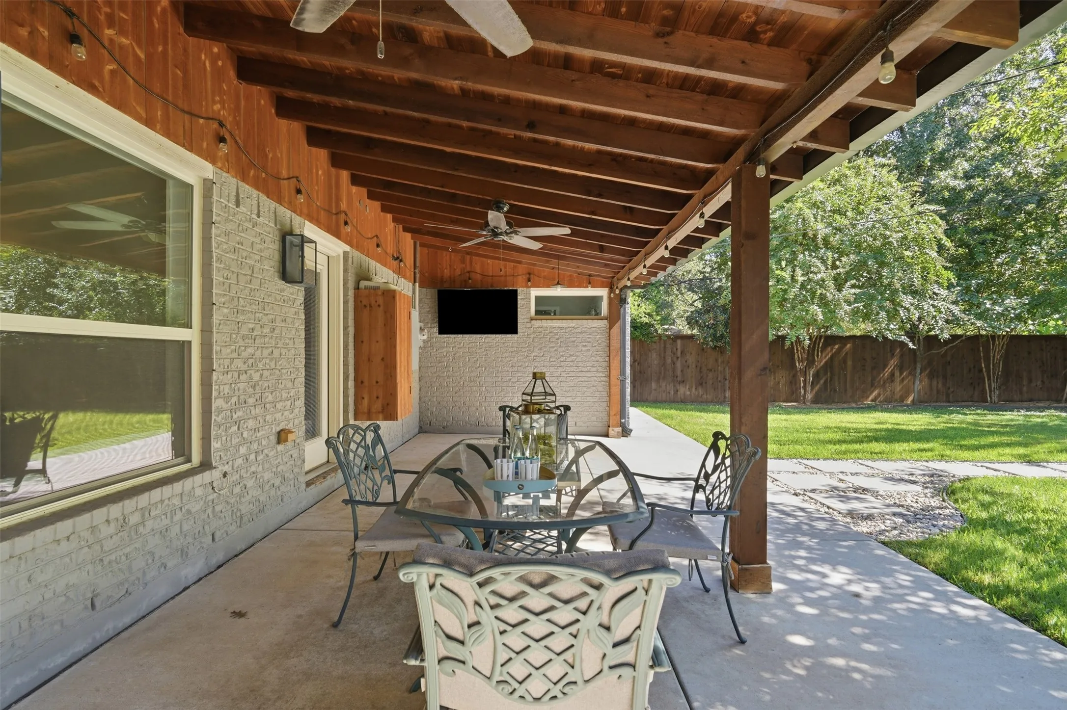 Single Family Residence For Sale in Tarrant County , 3709 Wildwood Road, Fort Worth, Texas 76107, 4 Bedroom, 2 Bathroom, 2 Garage spaces, 2,248 Sqft, built in 1942, mls#21380962, Real Estate Agent in Fort Worth, Homes For Sale in Tarrant county, Homes For Sale in Fort Worth, Realtor in Fort Worth Texas, Real Estate Brokerage Independent Realty Texas, Luminita Cordes Realtor