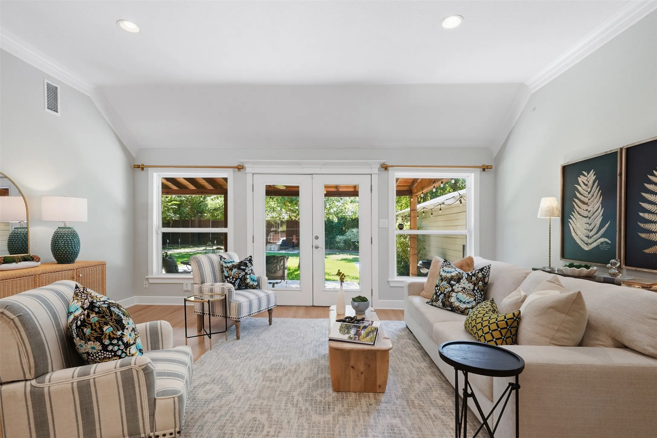 Single Family Residence For Sale in Tarrant County , 3709 Wildwood Road, Fort Worth, Texas 76107, 4 Bedroom, 2 Bathroom, 2 Garage spaces, 2,248 Sqft, built in 1942, mls#21380962, Real Estate Agent in Fort Worth, Homes For Sale in Tarrant county, Homes For Sale in Fort Worth, Realtor in Fort Worth Texas, Real Estate Brokerage Independent Realty Texas, Luminita Cordes Realtor
