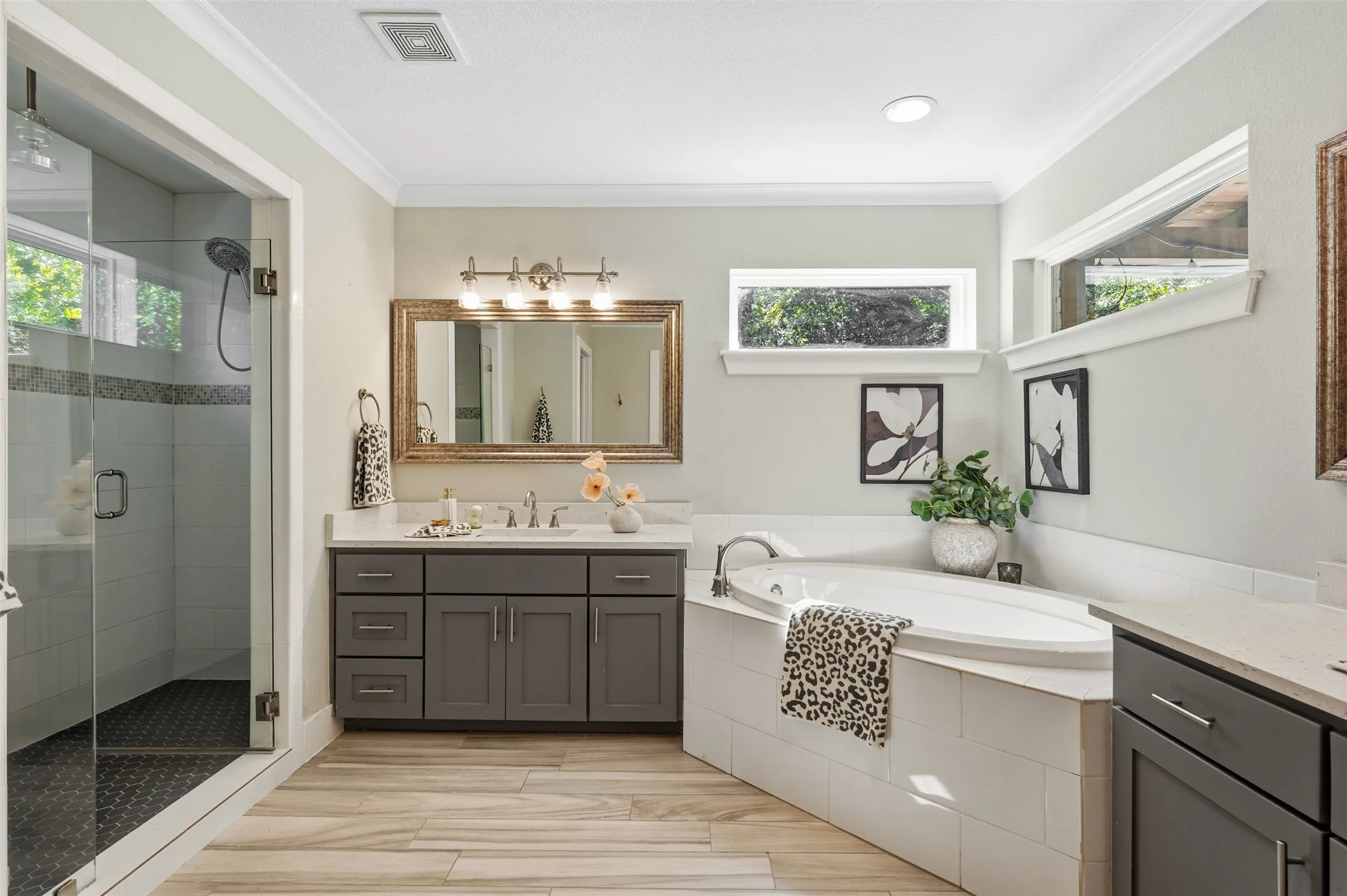Single Family Residence For Sale in Tarrant County , 3709 Wildwood Road, Fort Worth, Texas 76107, 4 Bedroom, 2 Bathroom, 2 Garage spaces, 2,248 Sqft, built in 1942, mls#21380962, Real Estate Agent in Fort Worth, Homes For Sale in Tarrant county, Homes For Sale in Fort Worth, Realtor in Fort Worth Texas, Real Estate Brokerage Independent Realty Texas, Luminita Cordes Realtor