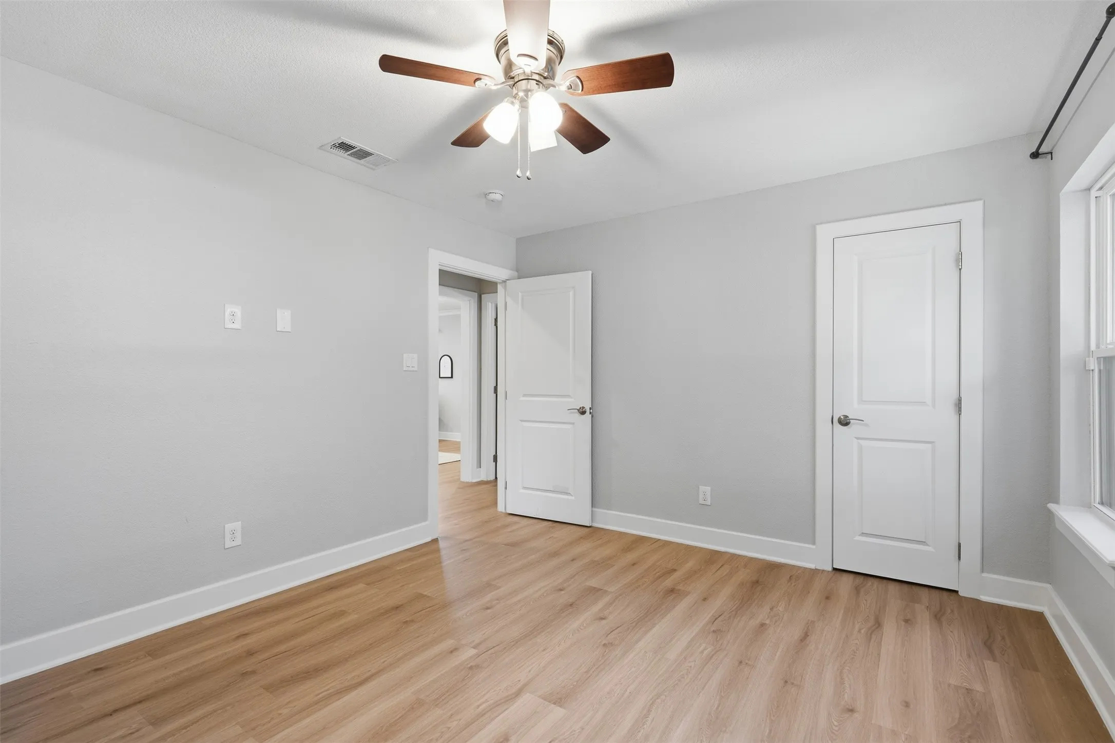 Single Family Residence For Sale in Tarrant County , 3709 Wildwood Road, Fort Worth, Texas 76107, 4 Bedroom, 2 Bathroom, 2 Garage spaces, 2,248 Sqft, built in 1942, mls#21380962, Real Estate Agent in Fort Worth, Homes For Sale in Tarrant county, Homes For Sale in Fort Worth, Realtor in Fort Worth Texas, Real Estate Brokerage Independent Realty Texas, Luminita Cordes Realtor