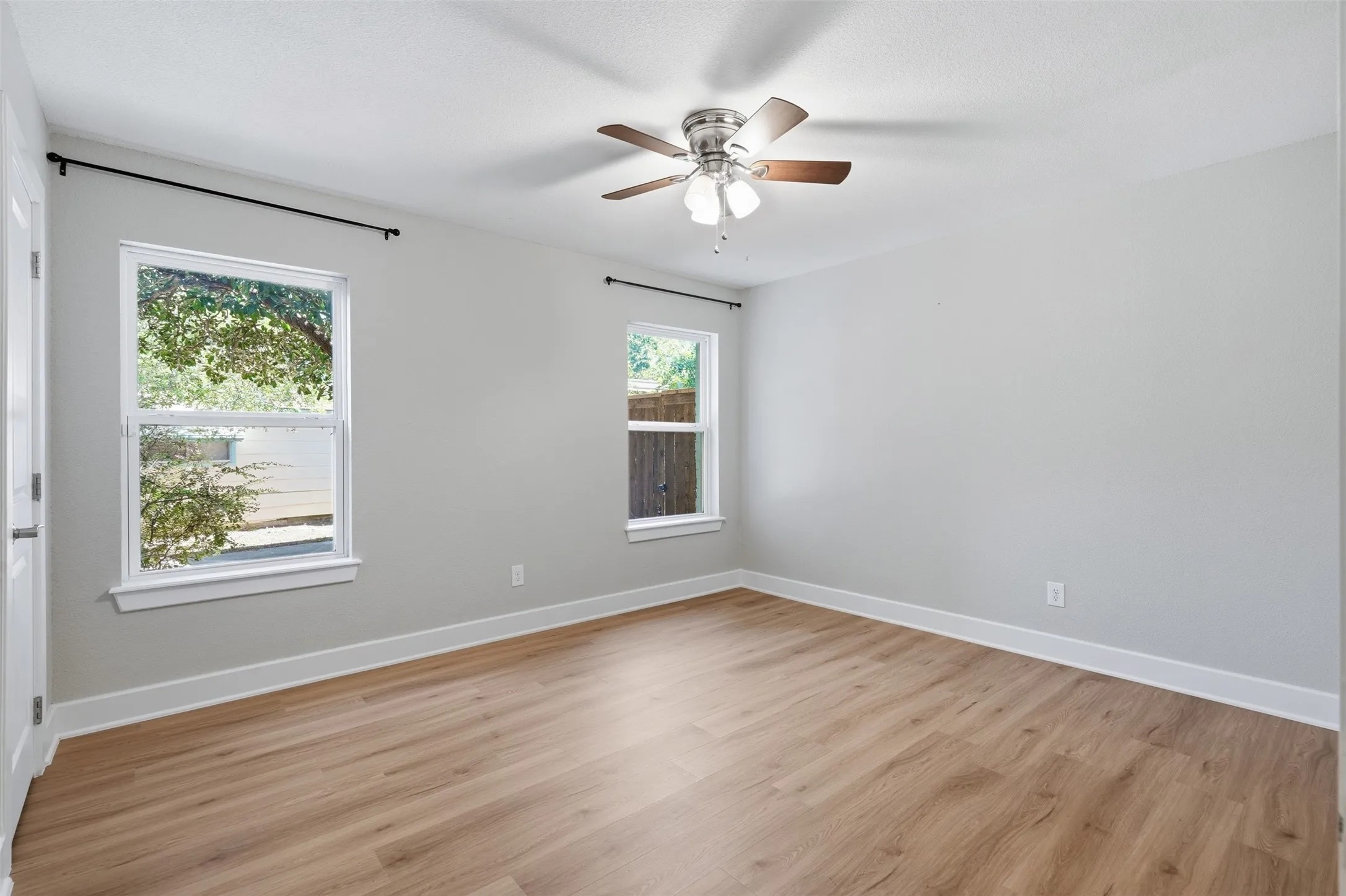 Single Family Residence For Sale in Tarrant County , 3709 Wildwood Road, Fort Worth, Texas 76107, 4 Bedroom, 2 Bathroom, 2 Garage spaces, 2,248 Sqft, built in 1942, mls#21380962, Real Estate Agent in Fort Worth, Homes For Sale in Tarrant county, Homes For Sale in Fort Worth, Realtor in Fort Worth Texas, Real Estate Brokerage Independent Realty Texas, Luminita Cordes Realtor