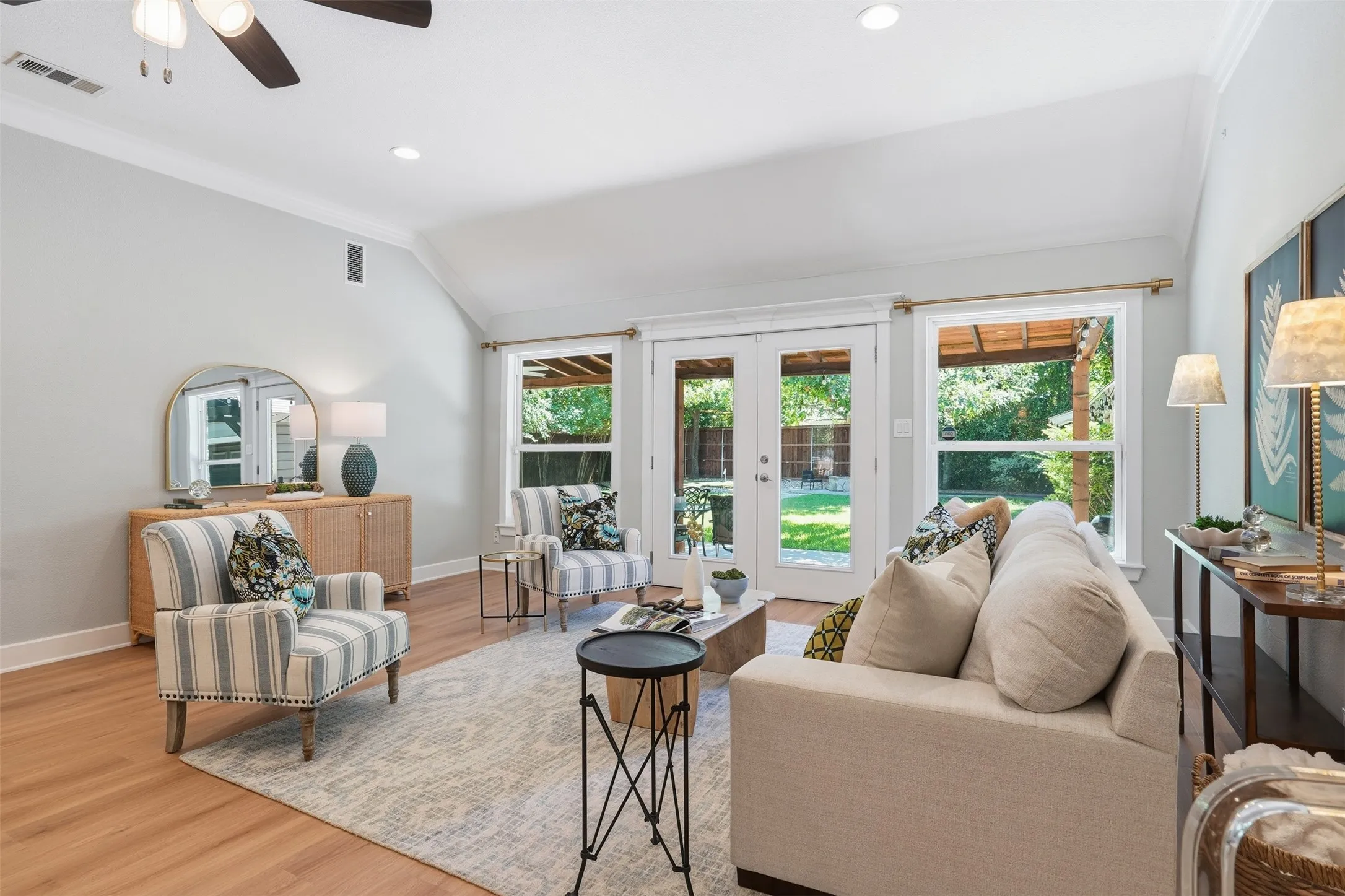 Single Family Residence For Sale in Tarrant County , 3709 Wildwood Road, Fort Worth, Texas 76107, 4 Bedroom, 2 Bathroom, 2 Garage spaces, 2,248 Sqft, built in 1942, mls#21380962, Real Estate Agent in Fort Worth, Homes For Sale in Tarrant county, Homes For Sale in Fort Worth, Realtor in Fort Worth Texas, Real Estate Brokerage Independent Realty Texas, Luminita Cordes Realtor
