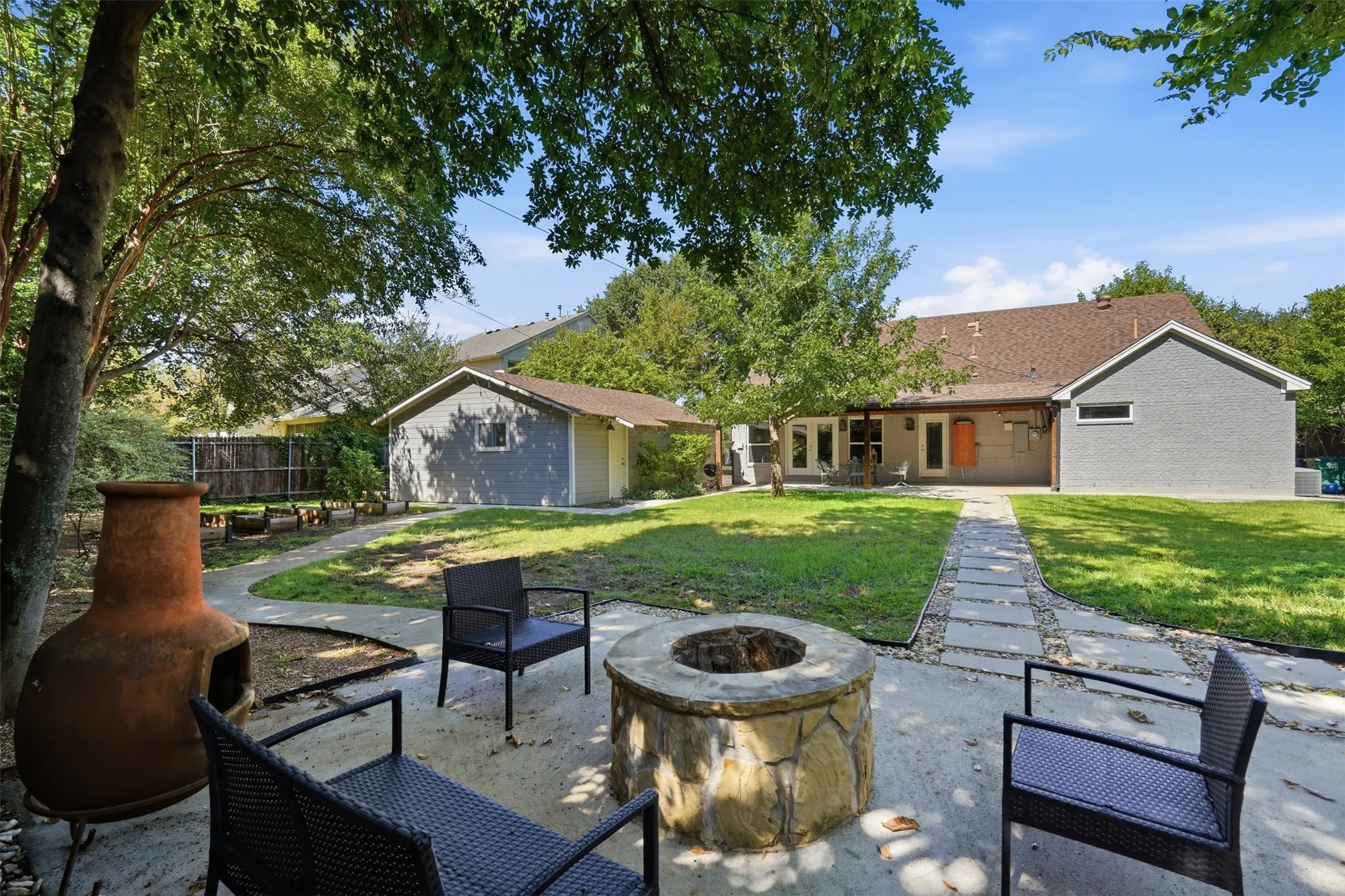 Single Family Residence For Sale in Tarrant County , 3709 Wildwood Road, Fort Worth, Texas 76107, 4 Bedroom, 2 Bathroom, 2 Garage spaces, 2,248 Sqft, built in 1942, mls#21380962, Real Estate Agent in Fort Worth, Homes For Sale in Tarrant county, Homes For Sale in Fort Worth, Realtor in Fort Worth Texas, Real Estate Brokerage Independent Realty Texas, Luminita Cordes Realtor
