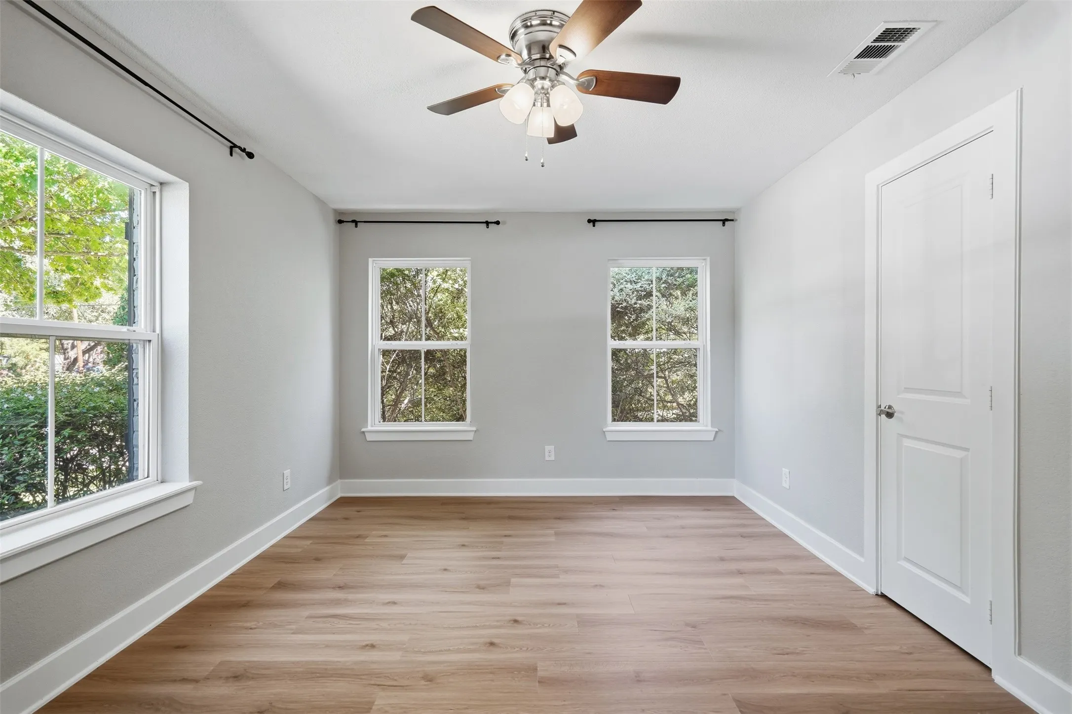 Single Family Residence For Sale in Tarrant County , 3709 Wildwood Road, Fort Worth, Texas 76107, 4 Bedroom, 2 Bathroom, 2 Garage spaces, 2,248 Sqft, built in 1942, mls#21380962, Real Estate Agent in Fort Worth, Homes For Sale in Tarrant county, Homes For Sale in Fort Worth, Realtor in Fort Worth Texas, Real Estate Brokerage Independent Realty Texas, Luminita Cordes Realtor