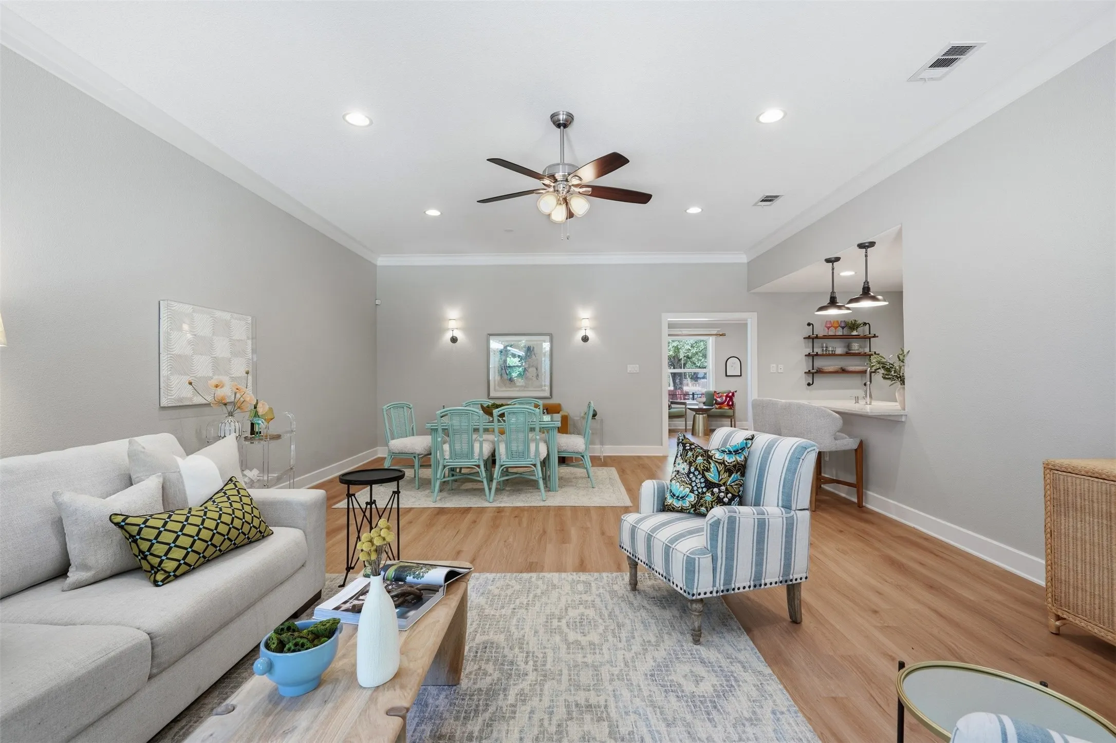 Single Family Residence For Sale in Tarrant County , 3709 Wildwood Road, Fort Worth, Texas 76107, 4 Bedroom, 2 Bathroom, 2 Garage spaces, 2,248 Sqft, built in 1942, mls#21380962, Real Estate Agent in Fort Worth, Homes For Sale in Tarrant county, Homes For Sale in Fort Worth, Realtor in Fort Worth Texas, Real Estate Brokerage Independent Realty Texas, Luminita Cordes Realtor
