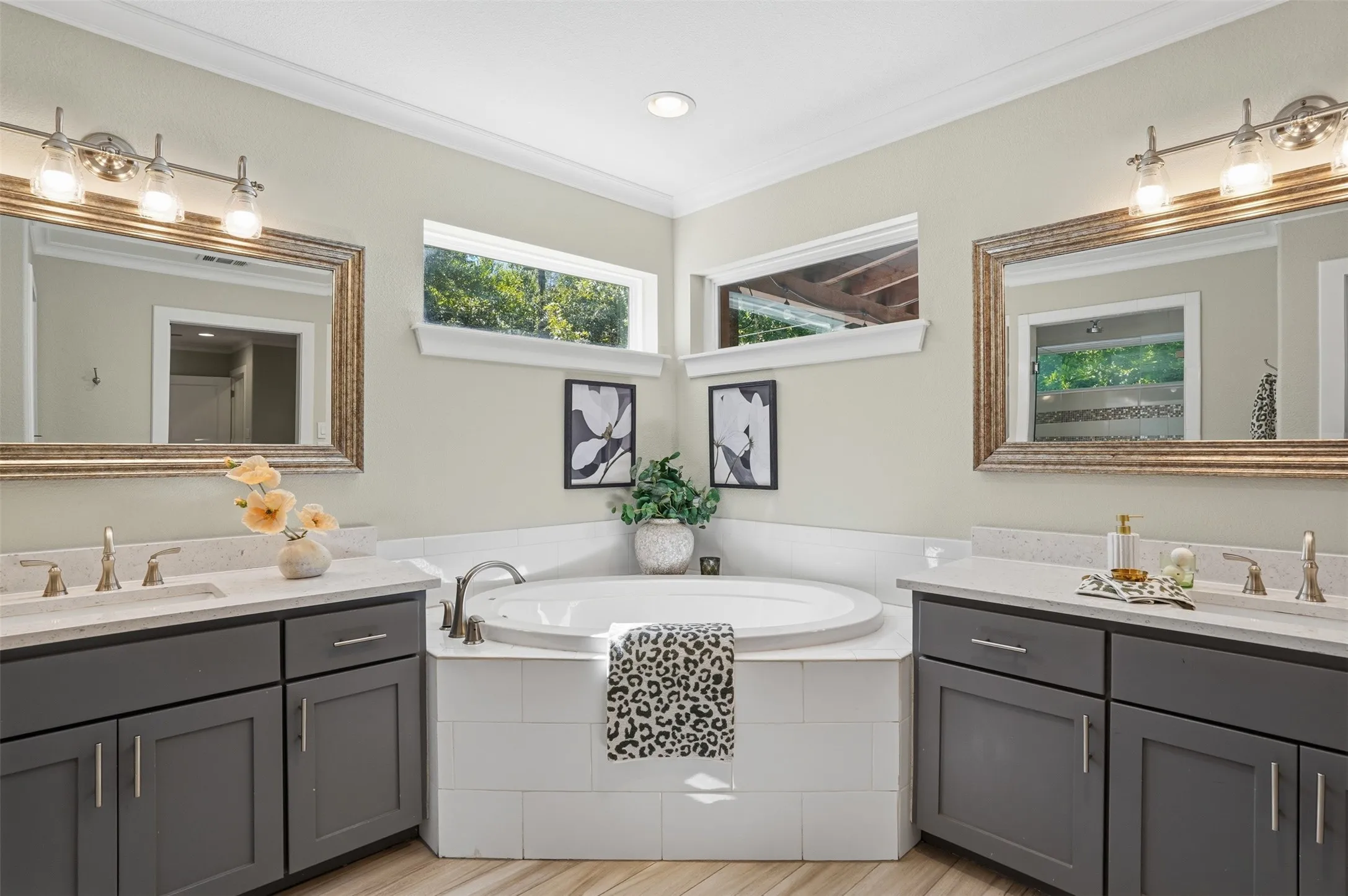Single Family Residence For Sale in Tarrant County , 3709 Wildwood Road, Fort Worth, Texas 76107, 4 Bedroom, 2 Bathroom, 2 Garage spaces, 2,248 Sqft, built in 1942, mls#21380962, Real Estate Agent in Fort Worth, Homes For Sale in Tarrant county, Homes For Sale in Fort Worth, Realtor in Fort Worth Texas, Real Estate Brokerage Independent Realty Texas, Luminita Cordes Realtor