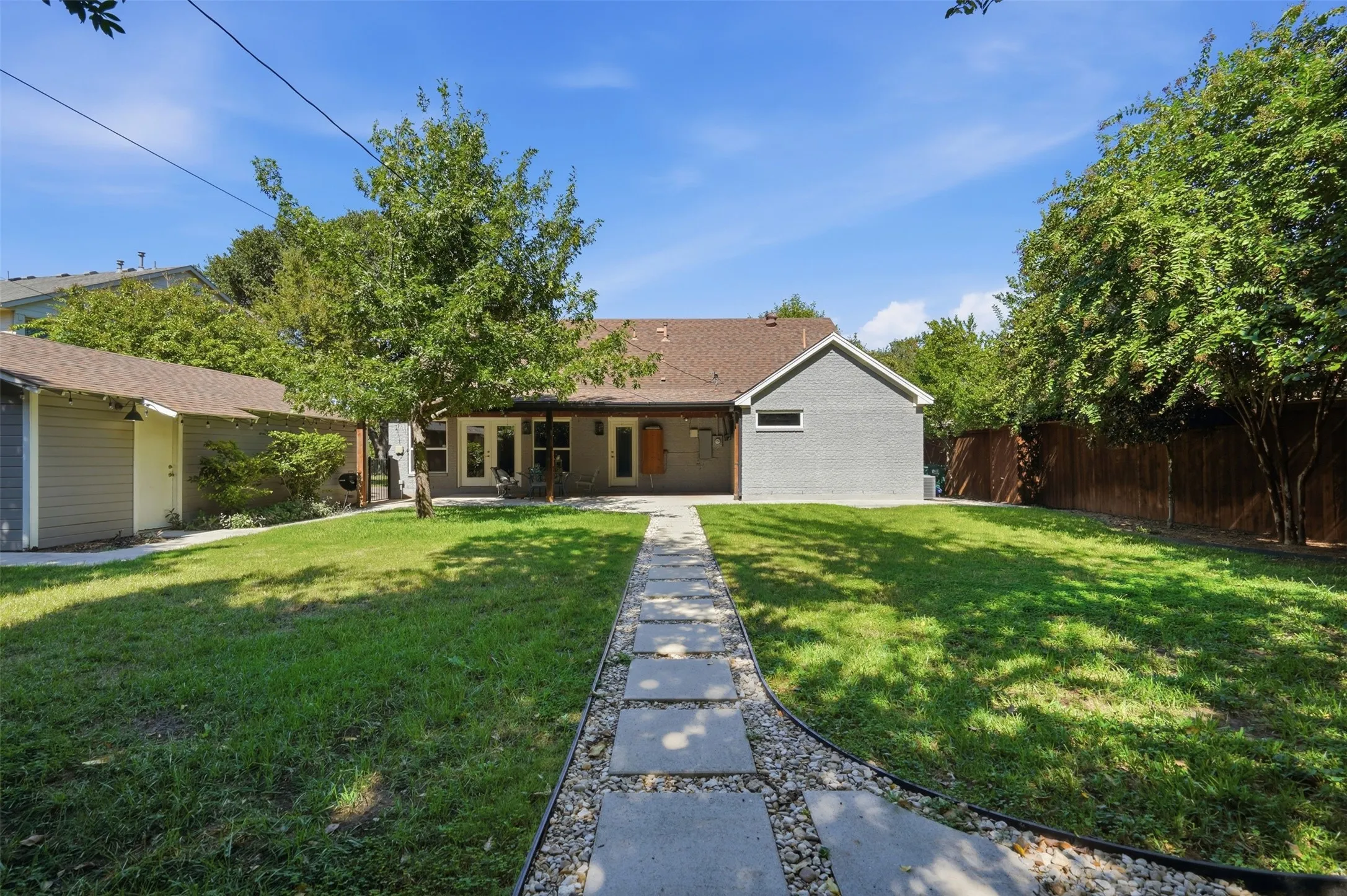 Single Family Residence For Sale in Tarrant County , 3709 Wildwood Road, Fort Worth, Texas 76107, 4 Bedroom, 2 Bathroom, 2 Garage spaces, 2,248 Sqft, built in 1942, mls#21380962, Real Estate Agent in Fort Worth, Homes For Sale in Tarrant county, Homes For Sale in Fort Worth, Realtor in Fort Worth Texas, Real Estate Brokerage Independent Realty Texas, Luminita Cordes Realtor
