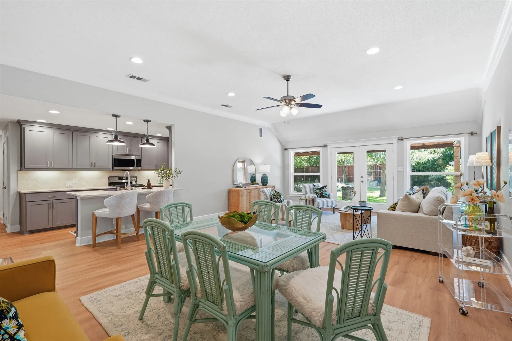 Single Family Residence For Sale in Tarrant County , 3709 Wildwood Road, Fort Worth, Texas 76107, 4 Bedroom, 2 Bathroom, 2 Garage spaces, 2,248 Sqft, built in 1942, mls#21380962, Real Estate Agent in Fort Worth, Homes For Sale in Tarrant county, Homes For Sale in Fort Worth, Realtor in Fort Worth Texas, Real Estate Brokerage Independent Realty Texas, Luminita Cordes Realtor