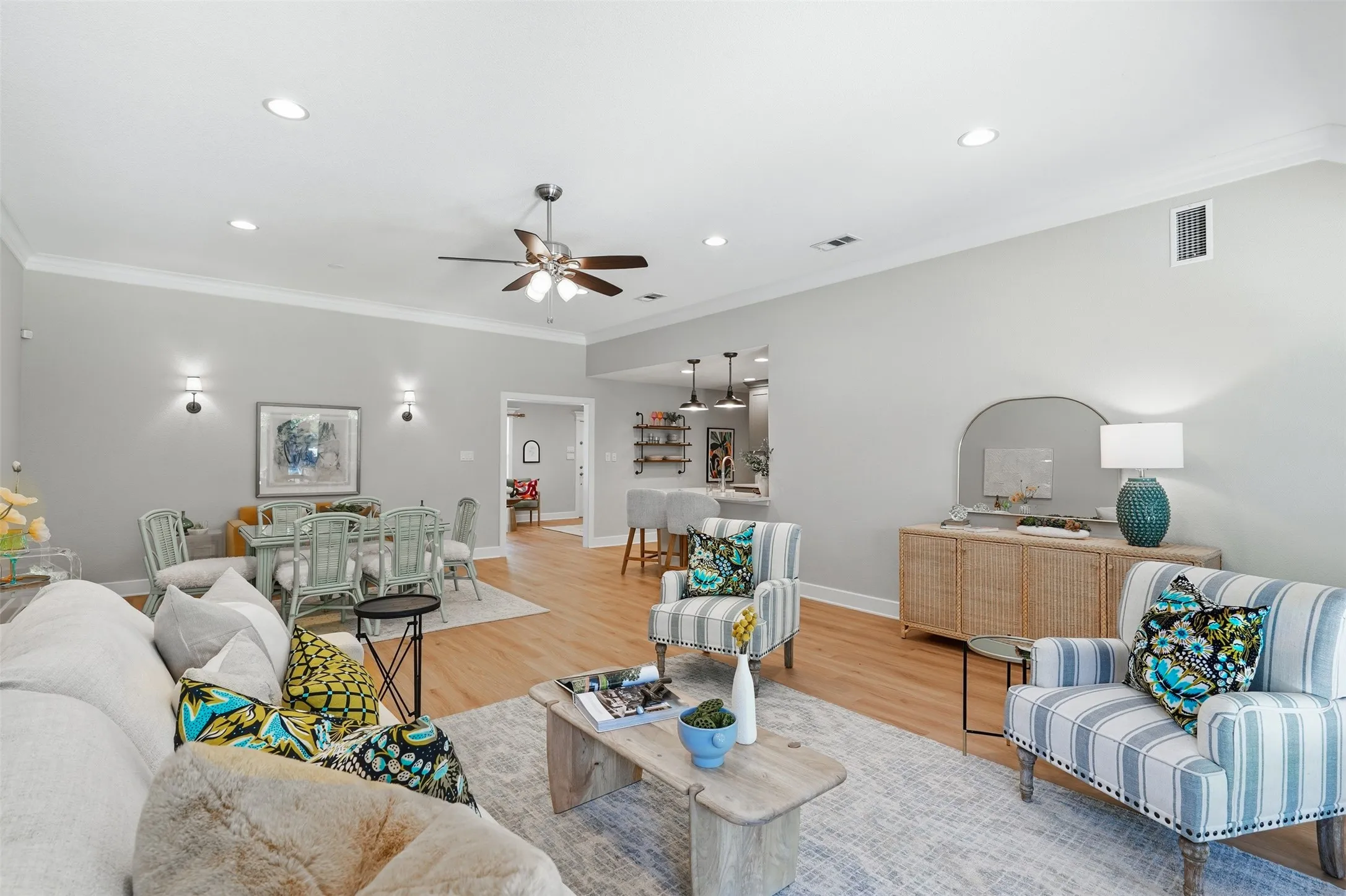 Single Family Residence For Sale in Tarrant County , 3709 Wildwood Road, Fort Worth, Texas 76107, 4 Bedroom, 2 Bathroom, 2 Garage spaces, 2,248 Sqft, built in 1942, mls#21380962, Real Estate Agent in Fort Worth, Homes For Sale in Tarrant county, Homes For Sale in Fort Worth, Realtor in Fort Worth Texas, Real Estate Brokerage Independent Realty Texas, Luminita Cordes Realtor