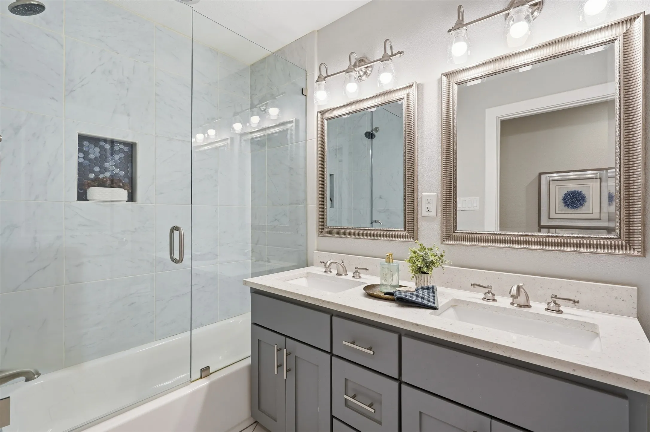 Single Family Residence For Sale in Tarrant County , 3709 Wildwood Road, Fort Worth, Texas 76107, 4 Bedroom, 2 Bathroom, 2 Garage spaces, 2,248 Sqft, built in 1942, mls#21380962, Real Estate Agent in Fort Worth, Homes For Sale in Tarrant county, Homes For Sale in Fort Worth, Realtor in Fort Worth Texas, Real Estate Brokerage Independent Realty Texas, Luminita Cordes Realtor