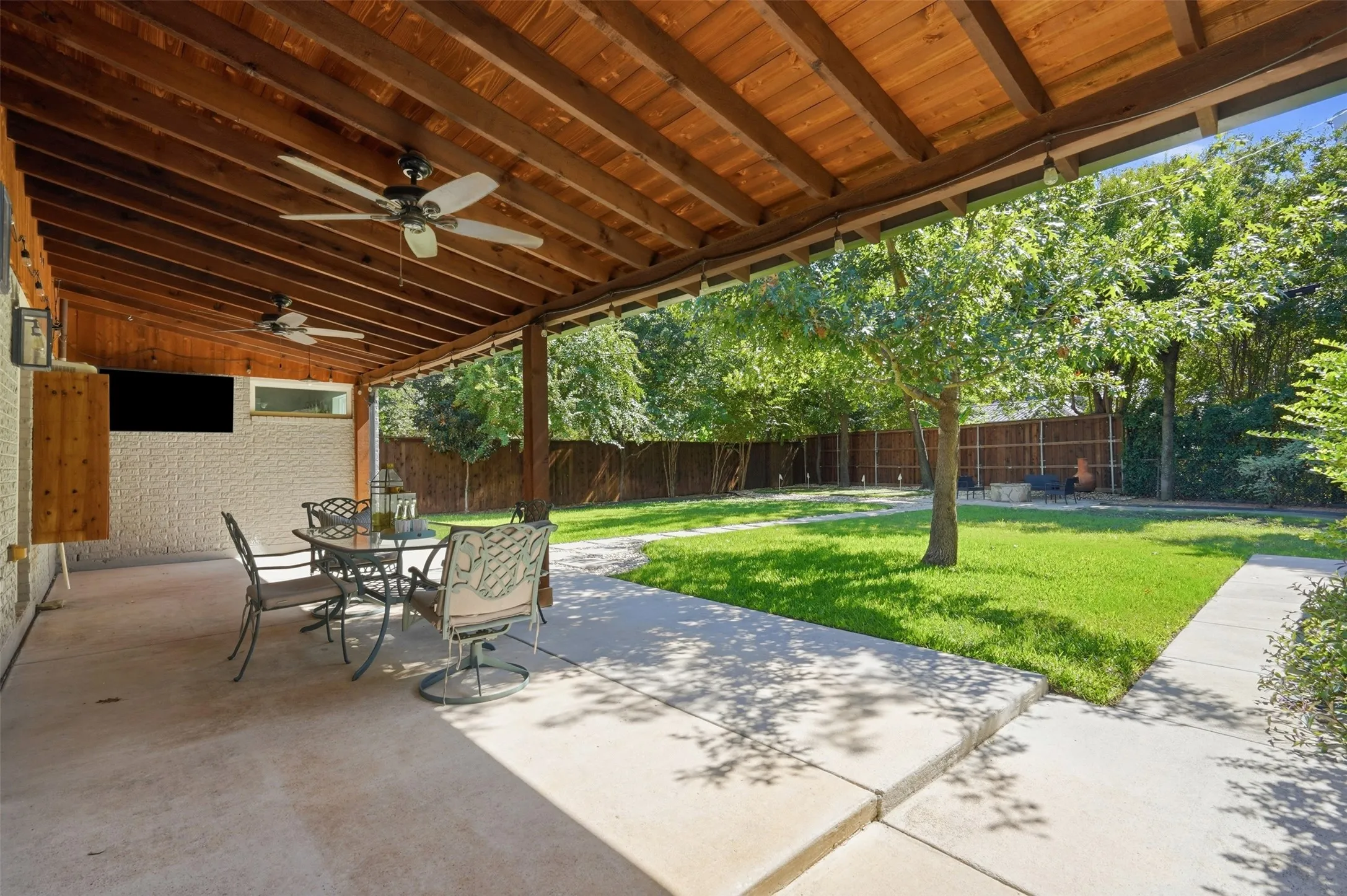 Single Family Residence For Sale in Tarrant County , 3709 Wildwood Road, Fort Worth, Texas 76107, 4 Bedroom, 2 Bathroom, 2 Garage spaces, 2,248 Sqft, built in 1942, mls#21380962, Real Estate Agent in Fort Worth, Homes For Sale in Tarrant county, Homes For Sale in Fort Worth, Realtor in Fort Worth Texas, Real Estate Brokerage Independent Realty Texas, Luminita Cordes Realtor