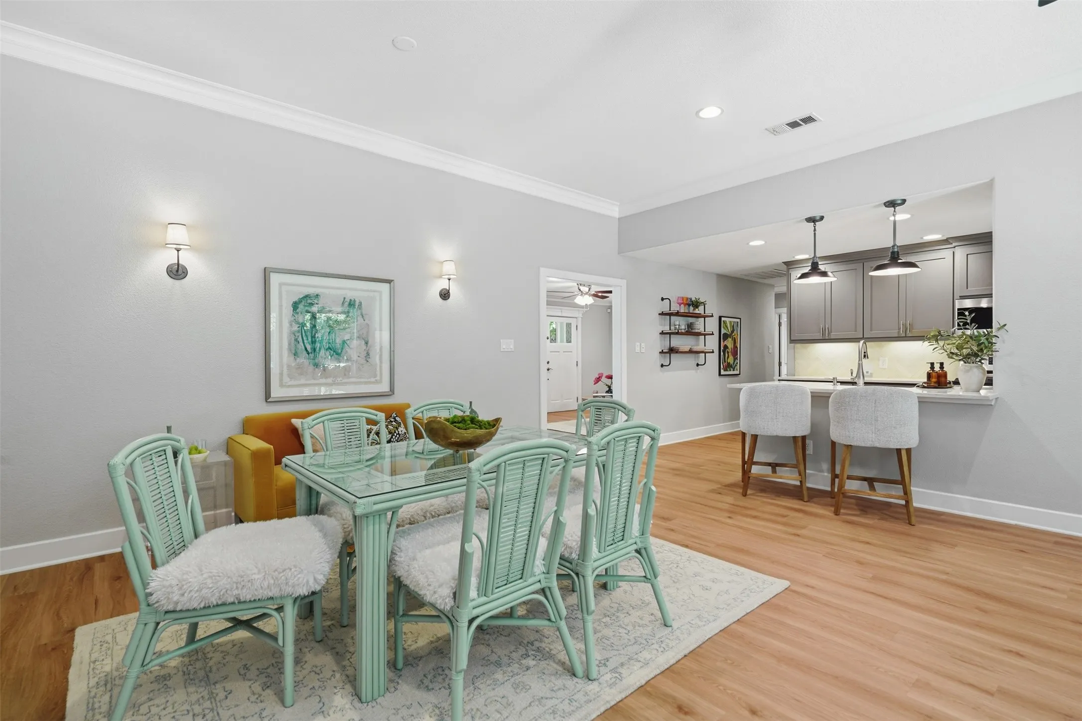 Single Family Residence For Sale in Tarrant County , 3709 Wildwood Road, Fort Worth, Texas 76107, 4 Bedroom, 2 Bathroom, 2 Garage spaces, 2,248 Sqft, built in 1942, mls#21380962, Real Estate Agent in Fort Worth, Homes For Sale in Tarrant county, Homes For Sale in Fort Worth, Realtor in Fort Worth Texas, Real Estate Brokerage Independent Realty Texas, Luminita Cordes Realtor