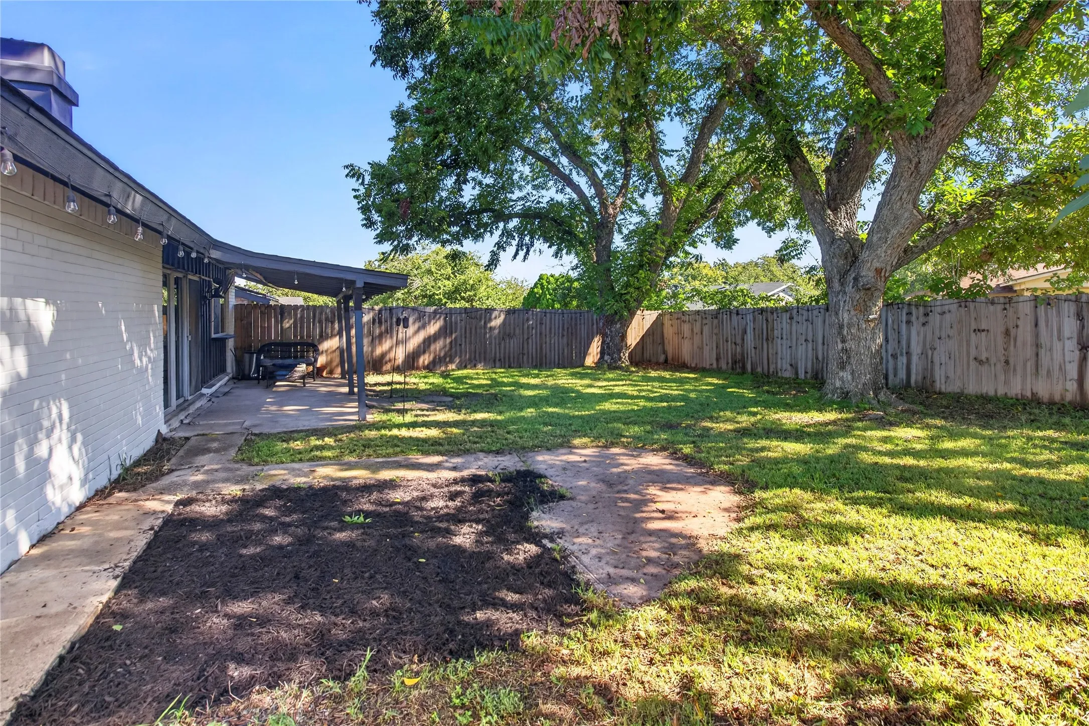 Single Family Residence For Sale in Tarrant County , 2715 Barrington Place, Arlington, Texas 76014, 4 Bedroom, 2 Bathroom, 2 Garage spaces, 1,603 Sqft, built in 1973, mls#21392997, Real Estate Agent in Arlington, Homes For Sale in Tarrant county, Homes For Sale in Arlington, Realtor in Arlington Texas, Real Estate Brokerage Independent Realty Texas, Luminita Cordes Realtor