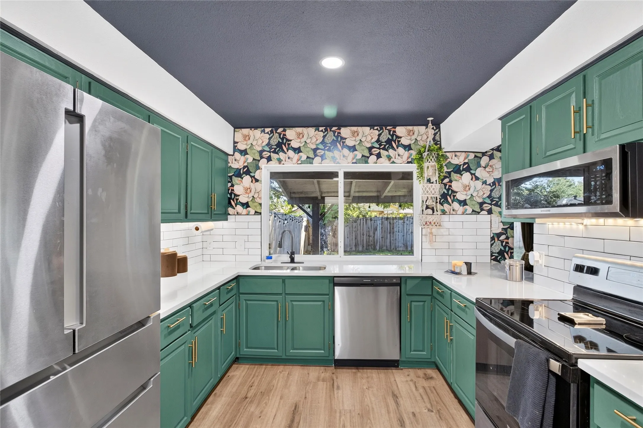 Single Family Residence For Sale in Tarrant County , 2715 Barrington Place, Arlington, Texas 76014, 4 Bedroom, 2 Bathroom, 2 Garage spaces, 1,603 Sqft, built in 1973, mls#21392997, Real Estate Agent in Arlington, Homes For Sale in Tarrant county, Homes For Sale in Arlington, Realtor in Arlington Texas, Real Estate Brokerage Independent Realty Texas, Luminita Cordes Realtor