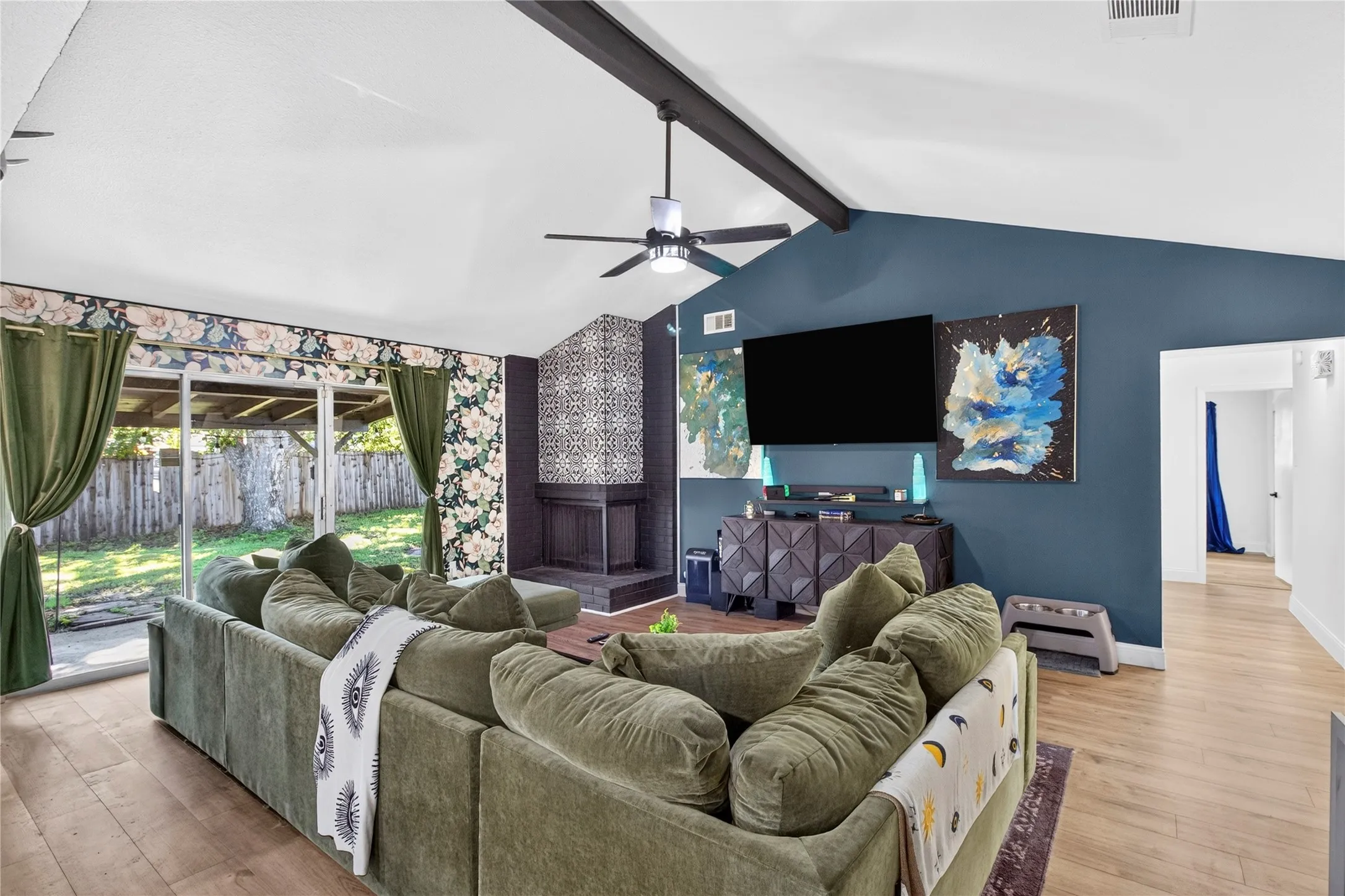 Single Family Residence For Sale in Tarrant County , 2715 Barrington Place, Arlington, Texas 76014, 4 Bedroom, 2 Bathroom, 2 Garage spaces, 1,603 Sqft, built in 1973, mls#21392997, Real Estate Agent in Arlington, Homes For Sale in Tarrant county, Homes For Sale in Arlington, Realtor in Arlington Texas, Real Estate Brokerage Independent Realty Texas, Luminita Cordes Realtor
