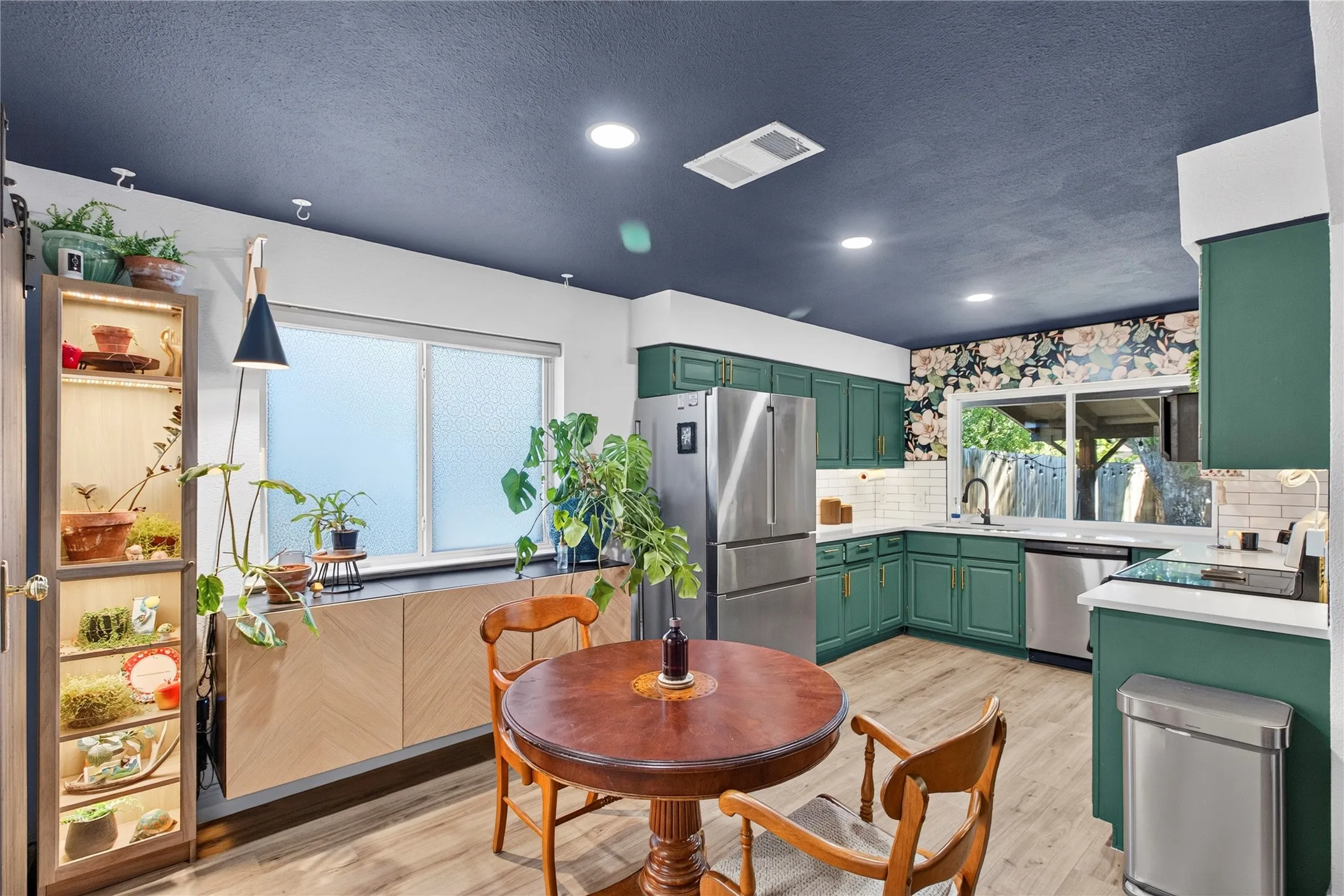 Single Family Residence For Sale in Tarrant County , 2715 Barrington Place, Arlington, Texas 76014, 4 Bedroom, 2 Bathroom, 2 Garage spaces, 1,603 Sqft, built in 1973, mls#21392997, Real Estate Agent in Arlington, Homes For Sale in Tarrant county, Homes For Sale in Arlington, Realtor in Arlington Texas, Real Estate Brokerage Independent Realty Texas, Luminita Cordes Realtor