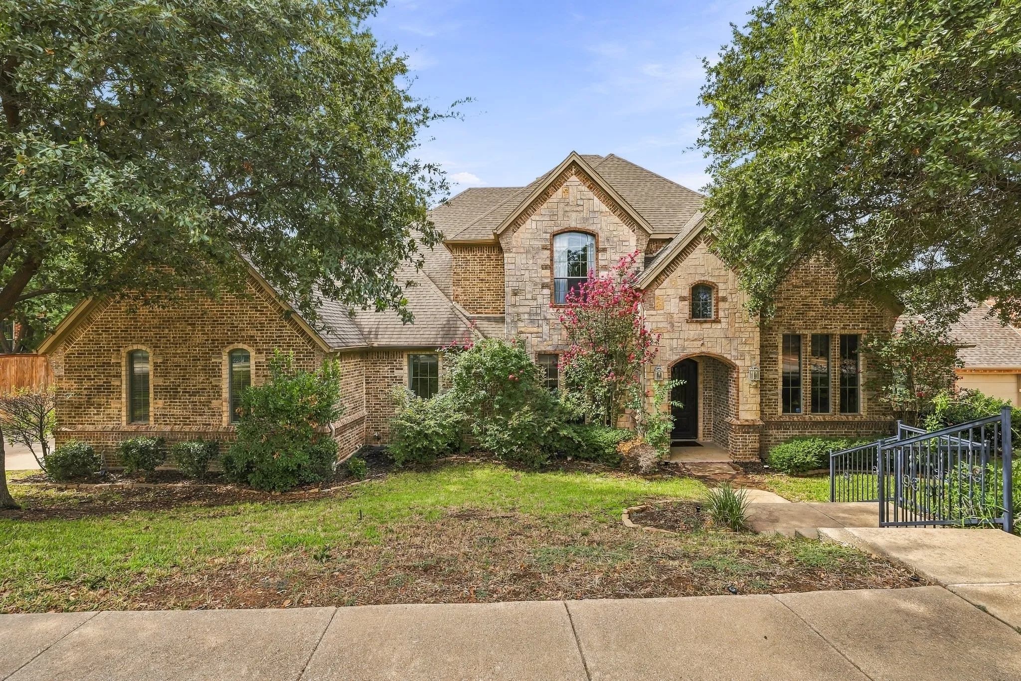 Single Family Residence For Sale in Tarrant County , 1803 Pintail Parkway, Euless, Texas 76039, 4 Bedroom, 4 Bathroom, 3 Garage spaces, 3,381 Sqft, built in 2005, mls#21399955, Real Estate Agent in Euless, Homes For Sale in Tarrant county, Homes For Sale in Euless, Realtor in Euless Texas, Real Estate Brokerage Independent Realty Texas, Luminita Cordes Realtor