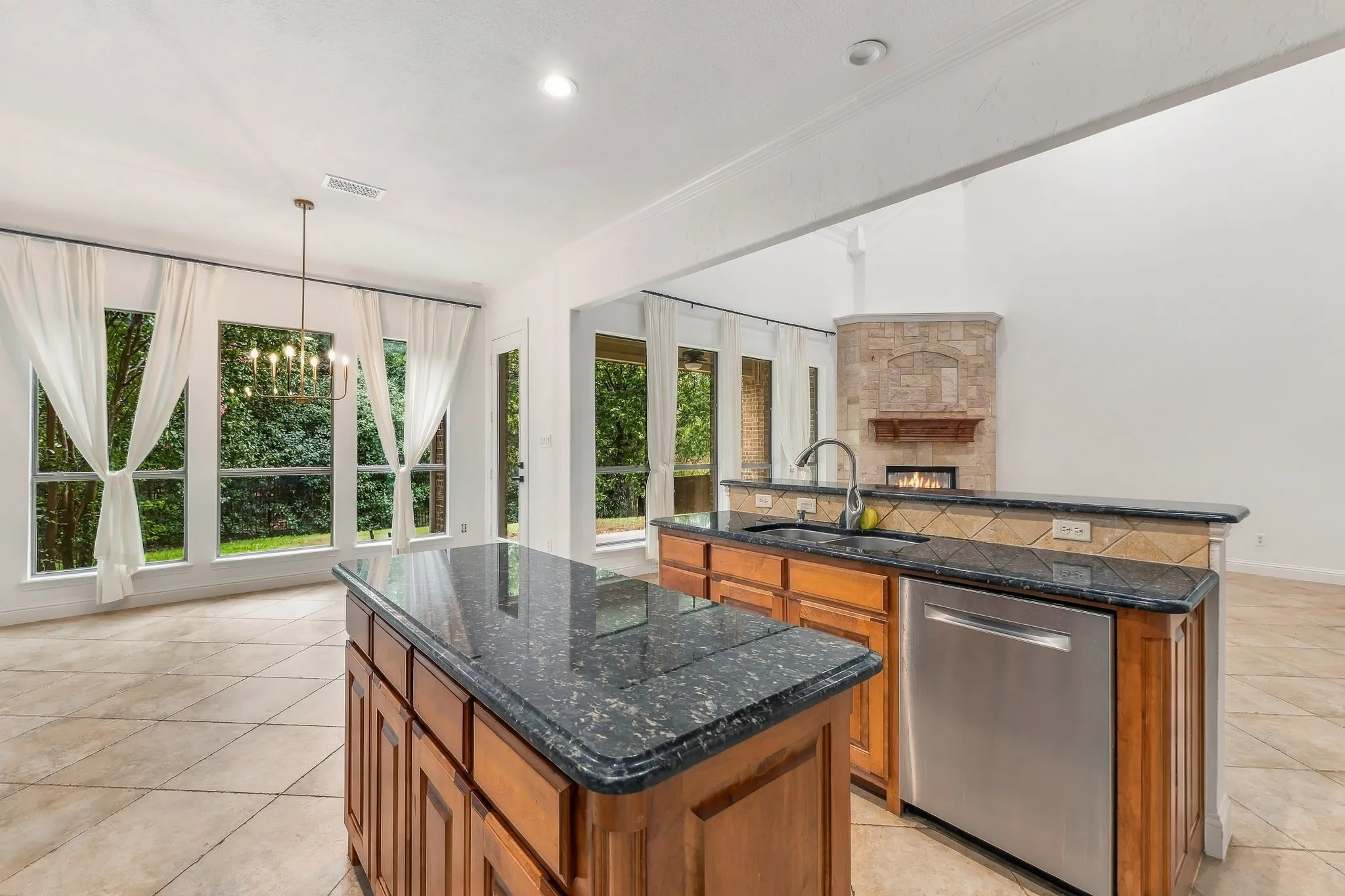 Single Family Residence For Sale in Tarrant County , 1803 Pintail Parkway, Euless, Texas 76039, 4 Bedroom, 4 Bathroom, 3 Garage spaces, 3,381 Sqft, built in 2005, mls#21399955, Real Estate Agent in Euless, Homes For Sale in Tarrant county, Homes For Sale in Euless, Realtor in Euless Texas, Real Estate Brokerage Independent Realty Texas, Luminita Cordes Realtor