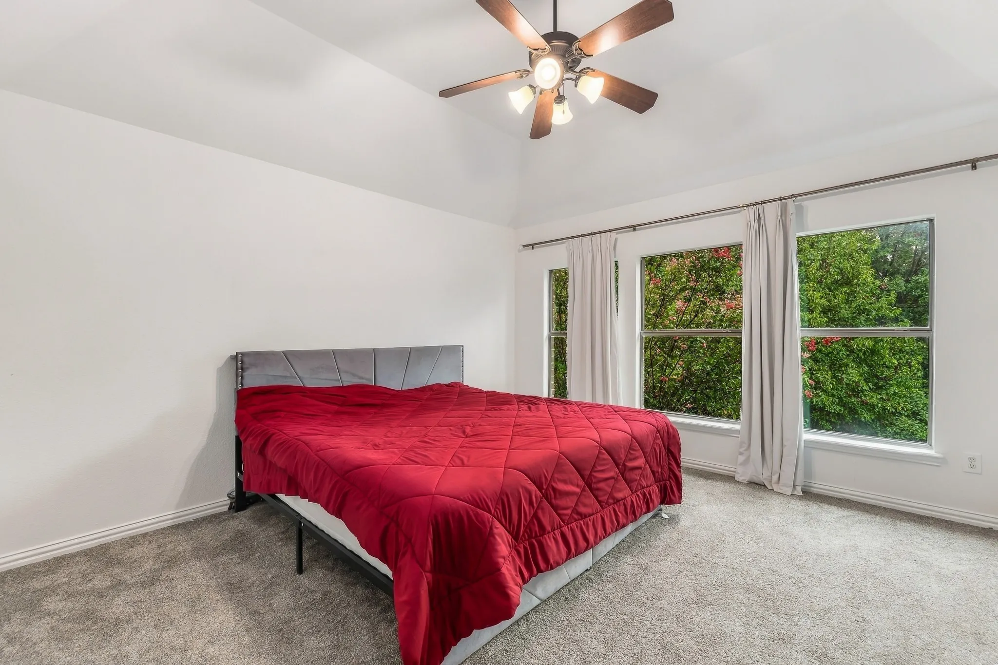 Single Family Residence For Sale in Tarrant County , 1803 Pintail Parkway, Euless, Texas 76039, 4 Bedroom, 4 Bathroom, 3 Garage spaces, 3,381 Sqft, built in 2005, mls#21399955, Real Estate Agent in Euless, Homes For Sale in Tarrant county, Homes For Sale in Euless, Realtor in Euless Texas, Real Estate Brokerage Independent Realty Texas, Luminita Cordes Realtor