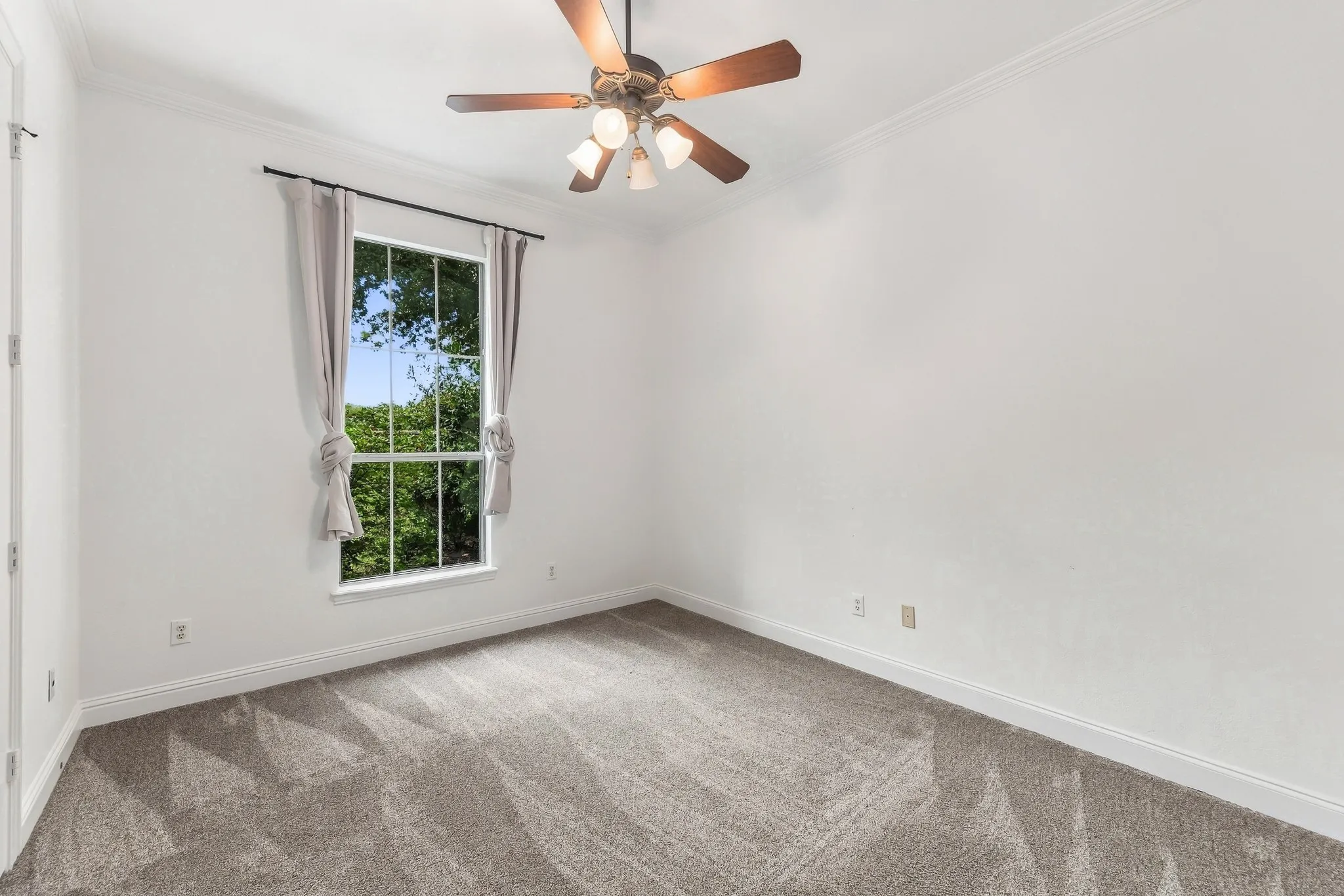 Single Family Residence For Sale in Tarrant County , 1803 Pintail Parkway, Euless, Texas 76039, 4 Bedroom, 4 Bathroom, 3 Garage spaces, 3,381 Sqft, built in 2005, mls#21399955, Real Estate Agent in Euless, Homes For Sale in Tarrant county, Homes For Sale in Euless, Realtor in Euless Texas, Real Estate Brokerage Independent Realty Texas, Luminita Cordes Realtor
