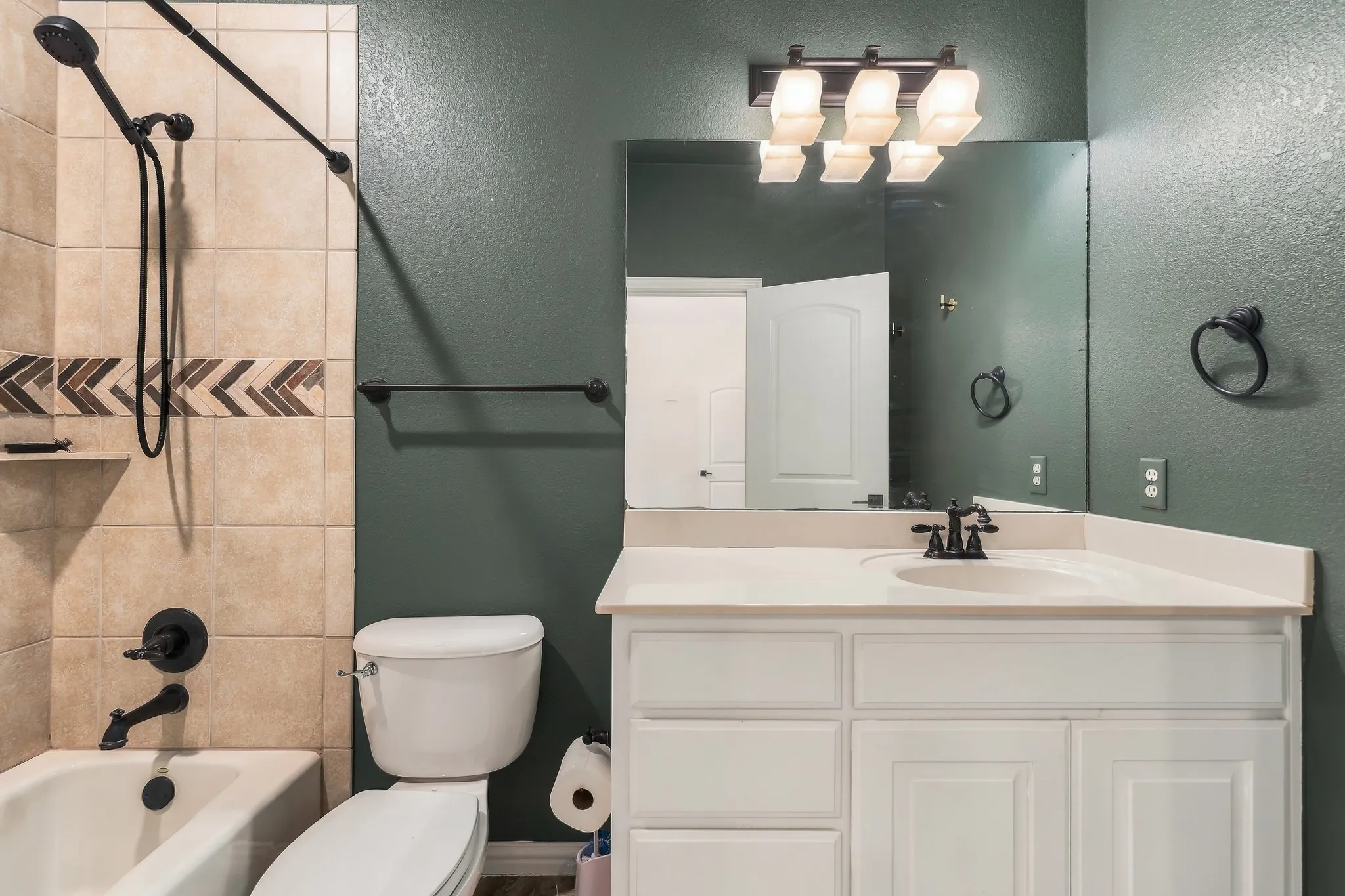 Single Family Residence For Sale in Tarrant County , 1803 Pintail Parkway, Euless, Texas 76039, 4 Bedroom, 4 Bathroom, 3 Garage spaces, 3,381 Sqft, built in 2005, mls#21399955, Real Estate Agent in Euless, Homes For Sale in Tarrant county, Homes For Sale in Euless, Realtor in Euless Texas, Real Estate Brokerage Independent Realty Texas, Luminita Cordes Realtor