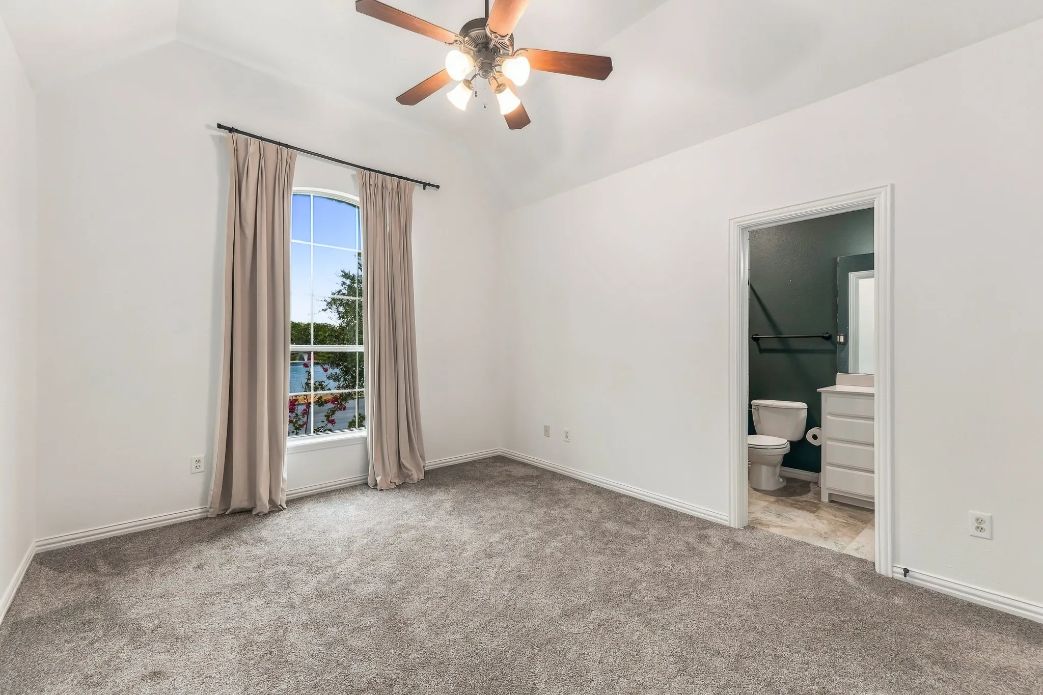 Single Family Residence For Sale in Tarrant County , 1803 Pintail Parkway, Euless, Texas 76039, 4 Bedroom, 4 Bathroom, 3 Garage spaces, 3,381 Sqft, built in 2005, mls#21399955, Real Estate Agent in Euless, Homes For Sale in Tarrant county, Homes For Sale in Euless, Realtor in Euless Texas, Real Estate Brokerage Independent Realty Texas, Luminita Cordes Realtor