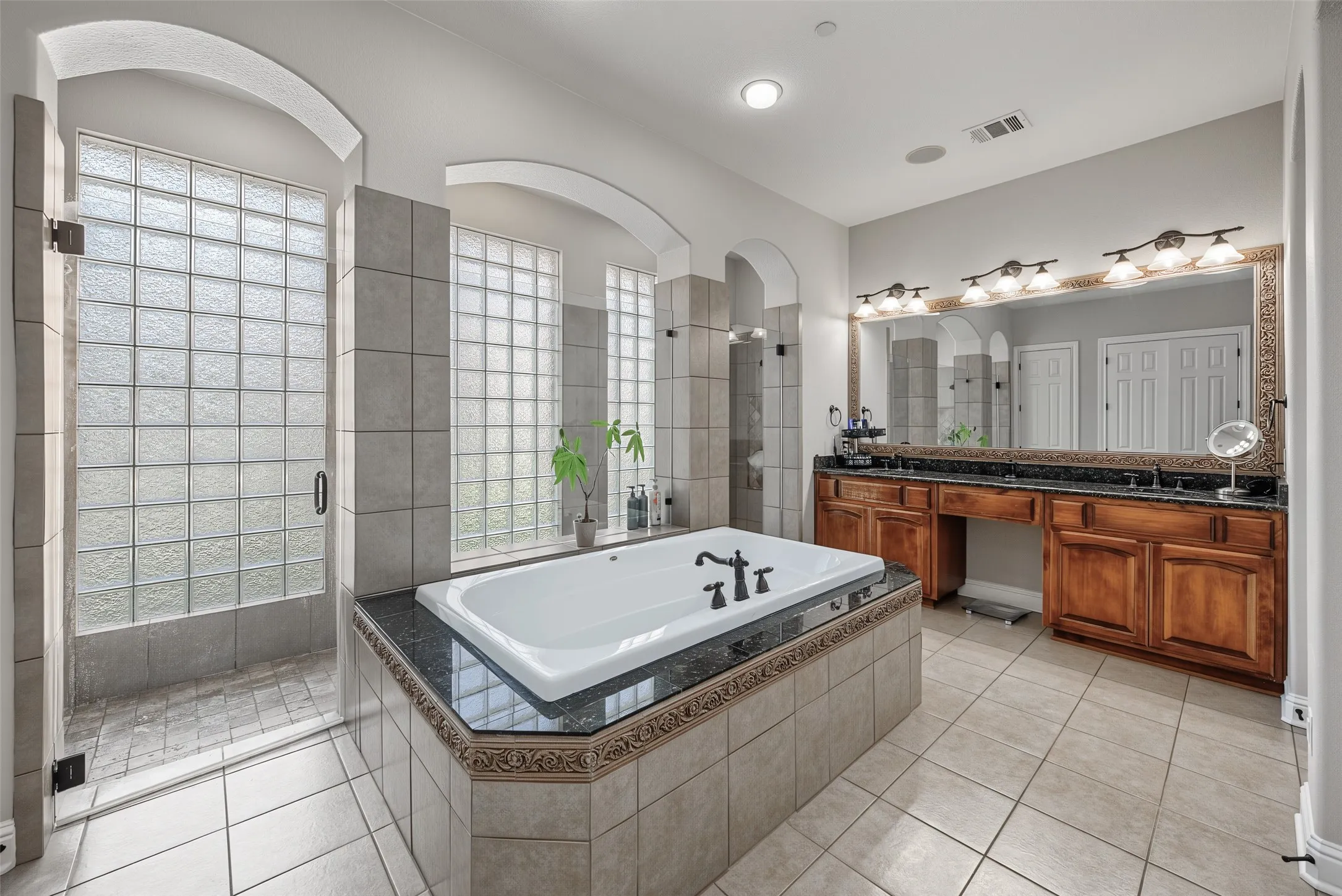 Single Family Residence For Sale in Collin County , 840 Del Carmen Drive, Prosper, Texas 75078, 4 Bedroom, 5 Bathroom, 3 Garage spaces, 4,919 Sqft, built in 2005, mls#21404776, Real Estate Agent in Prosper, Homes For Sale in Collin county, Homes For Sale in Prosper, Realtor in Prosper Texas, Real Estate Brokerage Independent Realty Texas, Luminita Cordes Realtor