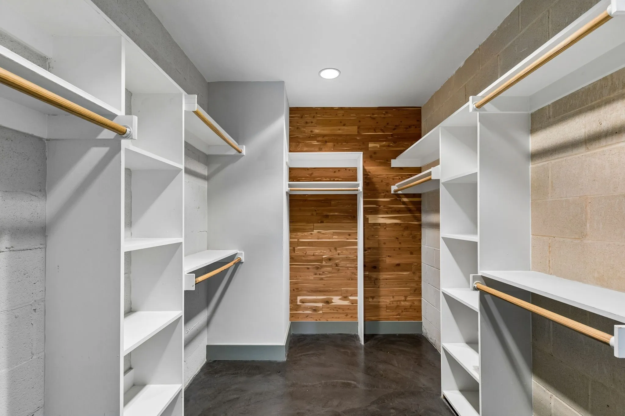 Townhouse For Sale in Dallas County , 3819 Commerce Street, Dallas, Texas 75226, 3 Bedroom, 4 Bathroom, 2 Garage spaces, 2,656 Sqft, built in 2003, mls#21405070, Real Estate Agent in Dallas, Homes For Sale in Dallas county, Homes For Sale in Dallas, Realtor in Dallas Texas, Real Estate Brokerage Independent Realty Texas, Luminita Cordes Realtor