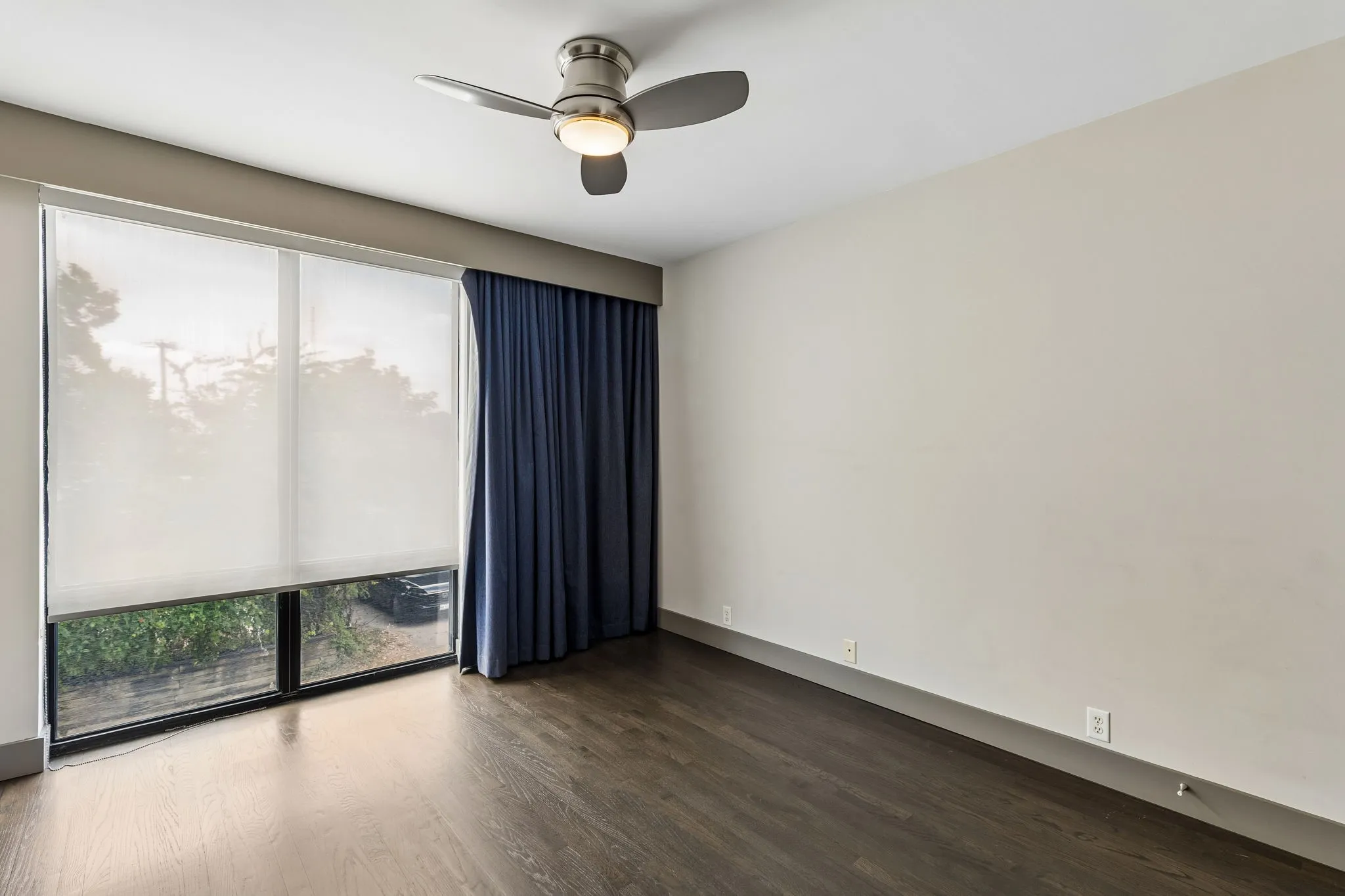 Townhouse For Sale in Dallas County , 3819 Commerce Street, Dallas, Texas 75226, 3 Bedroom, 4 Bathroom, 2 Garage spaces, 2,656 Sqft, built in 2003, mls#21405070, Real Estate Agent in Dallas, Homes For Sale in Dallas county, Homes For Sale in Dallas, Realtor in Dallas Texas, Real Estate Brokerage Independent Realty Texas, Luminita Cordes Realtor