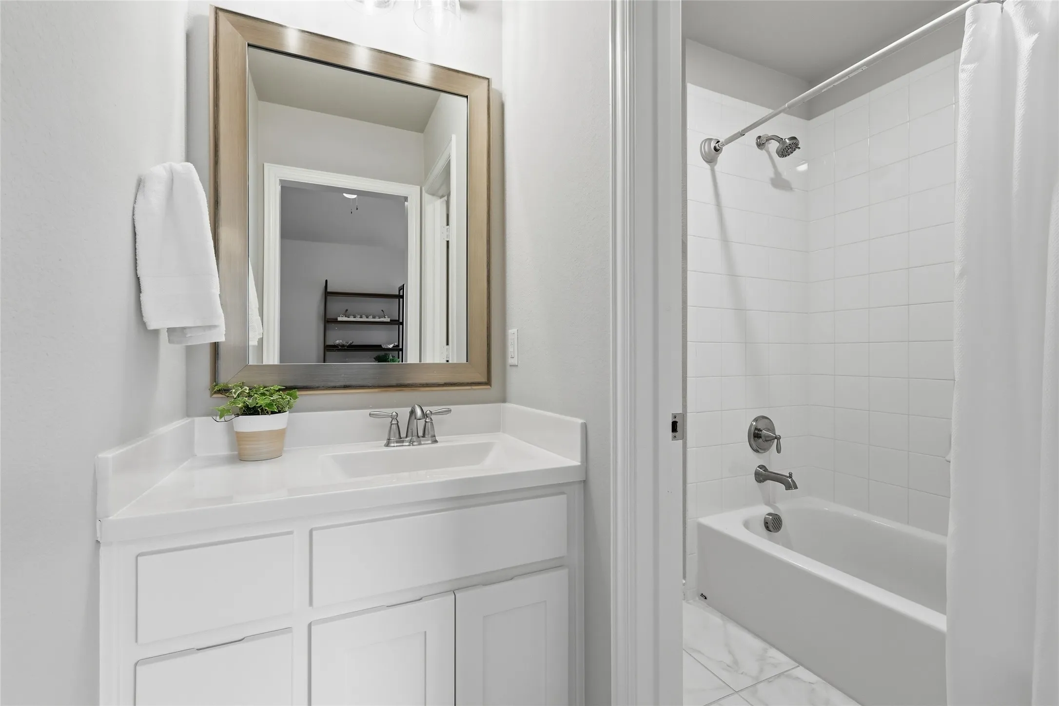 Single Family Residence For Sale in Denton County , 1209 10th Street, Argyle, Texas 76226, 5 Bedroom, 5 Bathroom, 3 Garage spaces, 3,912 Sqft, built in 2020, mls#21404100, Real Estate Agent in Argyle, Homes For Sale in Denton county, Homes For Sale in Argyle, Realtor in Argyle Texas, Real Estate Brokerage Independent Realty Texas, Luminita Cordes Realtor
