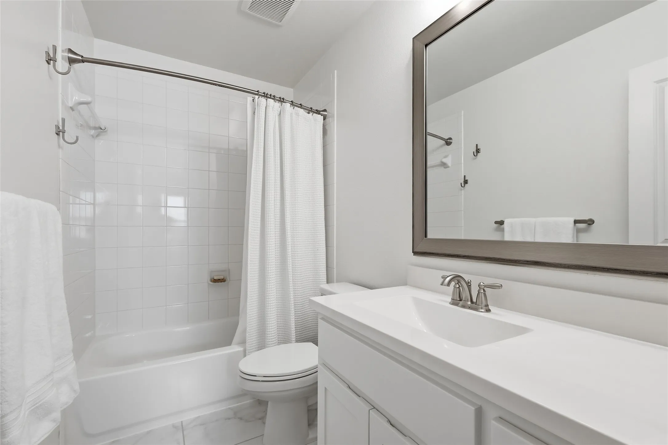 Single Family Residence For Sale in Denton County , 1209 10th Street, Argyle, Texas 76226, 5 Bedroom, 5 Bathroom, 3 Garage spaces, 3,912 Sqft, built in 2020, mls#21404100, Real Estate Agent in Argyle, Homes For Sale in Denton county, Homes For Sale in Argyle, Realtor in Argyle Texas, Real Estate Brokerage Independent Realty Texas, Luminita Cordes Realtor