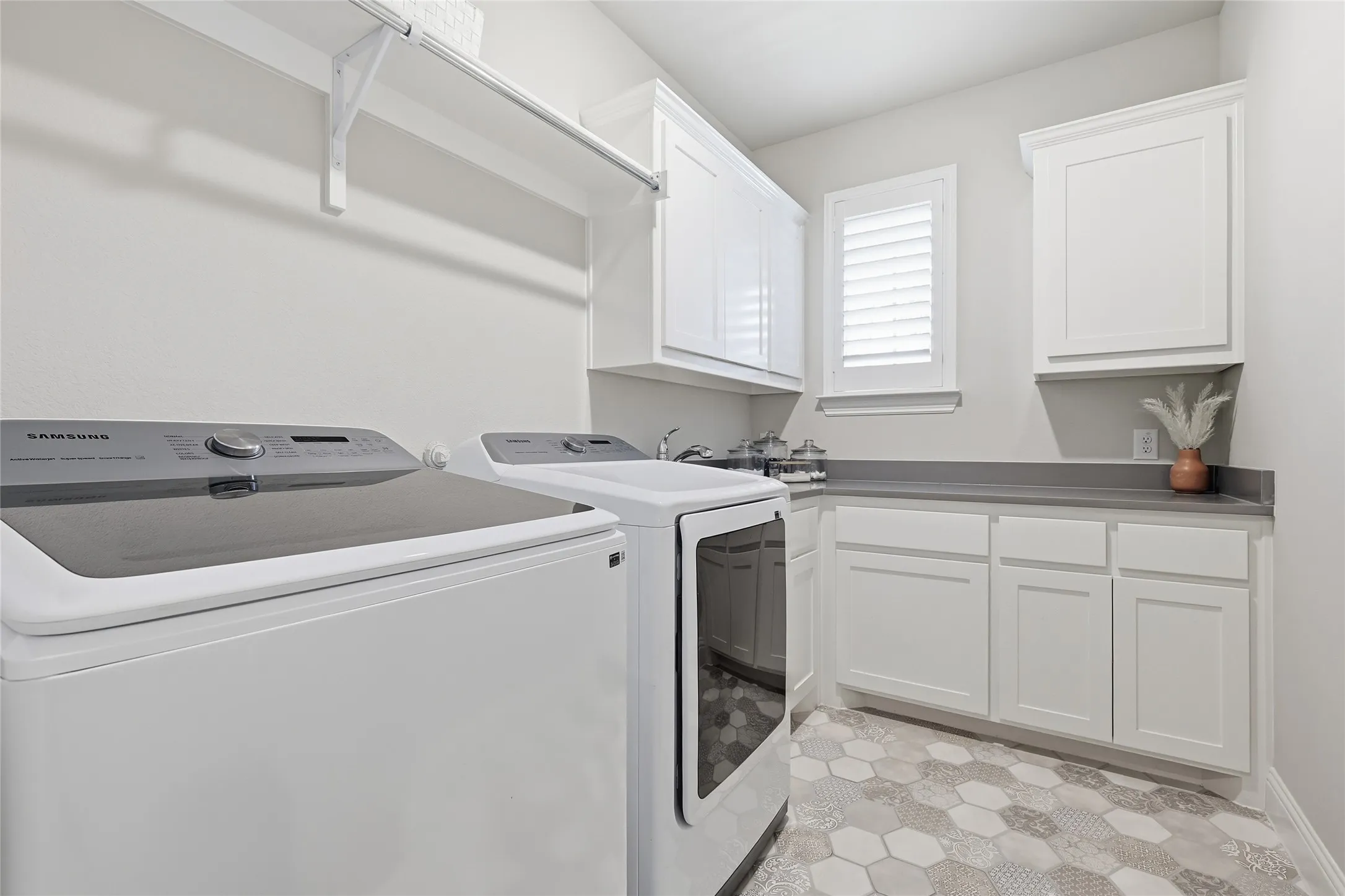 Single Family Residence For Sale in Denton County , 1209 10th Street, Argyle, Texas 76226, 5 Bedroom, 5 Bathroom, 3 Garage spaces, 3,912 Sqft, built in 2020, mls#21404100, Real Estate Agent in Argyle, Homes For Sale in Denton county, Homes For Sale in Argyle, Realtor in Argyle Texas, Real Estate Brokerage Independent Realty Texas, Luminita Cordes Realtor