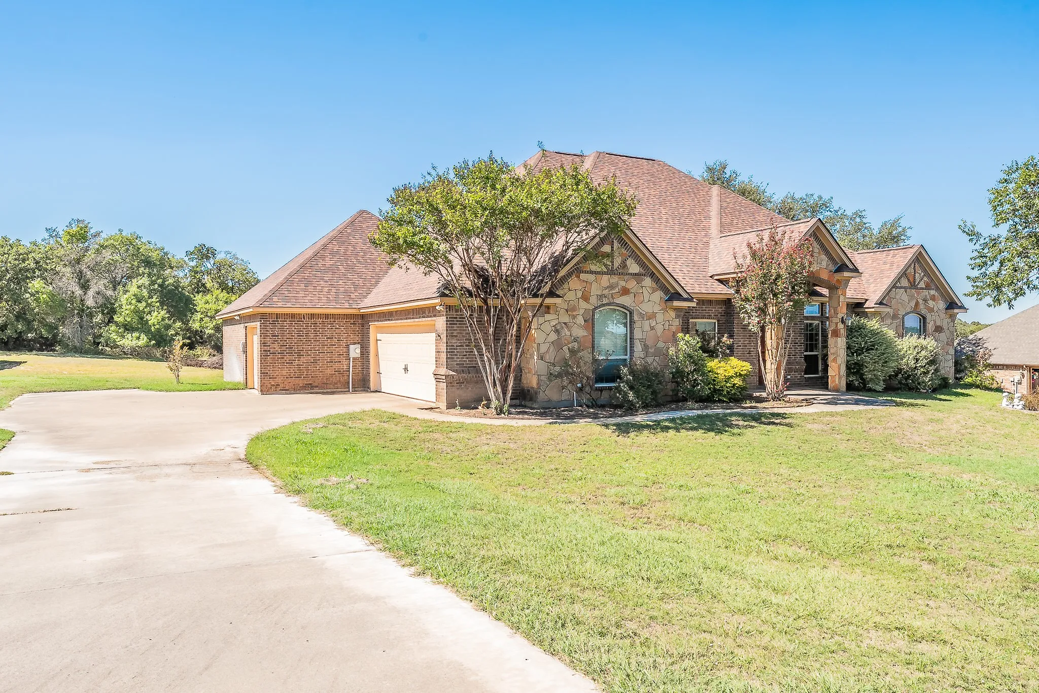 Single Family Residence For Sale in Parker County , 112 Meadow Arbor Drive, Weatherford, Texas 76085, 5 Bedroom, 2 Bathroom, 3 Garage spaces, 2,394 Sqft, built in 2012, mls#21405564, Real Estate Agent in Weatherford, Homes For Sale in Parker county, Homes For Sale in Weatherford, Realtor in Weatherford Texas, Real Estate Brokerage Independent Realty Texas, Luminita Cordes Realtor