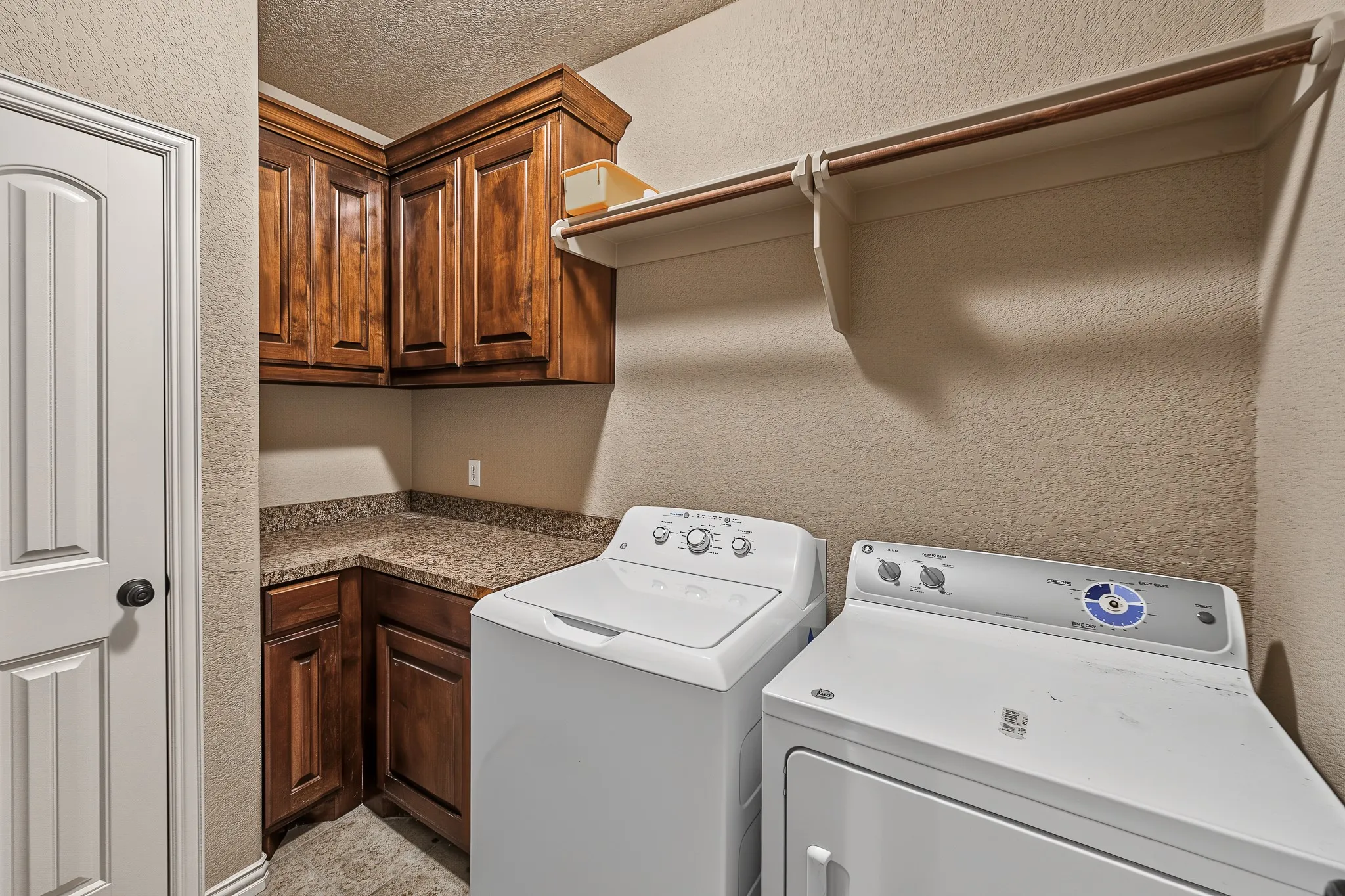 Single Family Residence For Sale in Parker County , 112 Meadow Arbor Drive, Weatherford, Texas 76085, 5 Bedroom, 2 Bathroom, 3 Garage spaces, 2,394 Sqft, built in 2012, mls#21405564, Real Estate Agent in Weatherford, Homes For Sale in Parker county, Homes For Sale in Weatherford, Realtor in Weatherford Texas, Real Estate Brokerage Independent Realty Texas, Luminita Cordes Realtor
