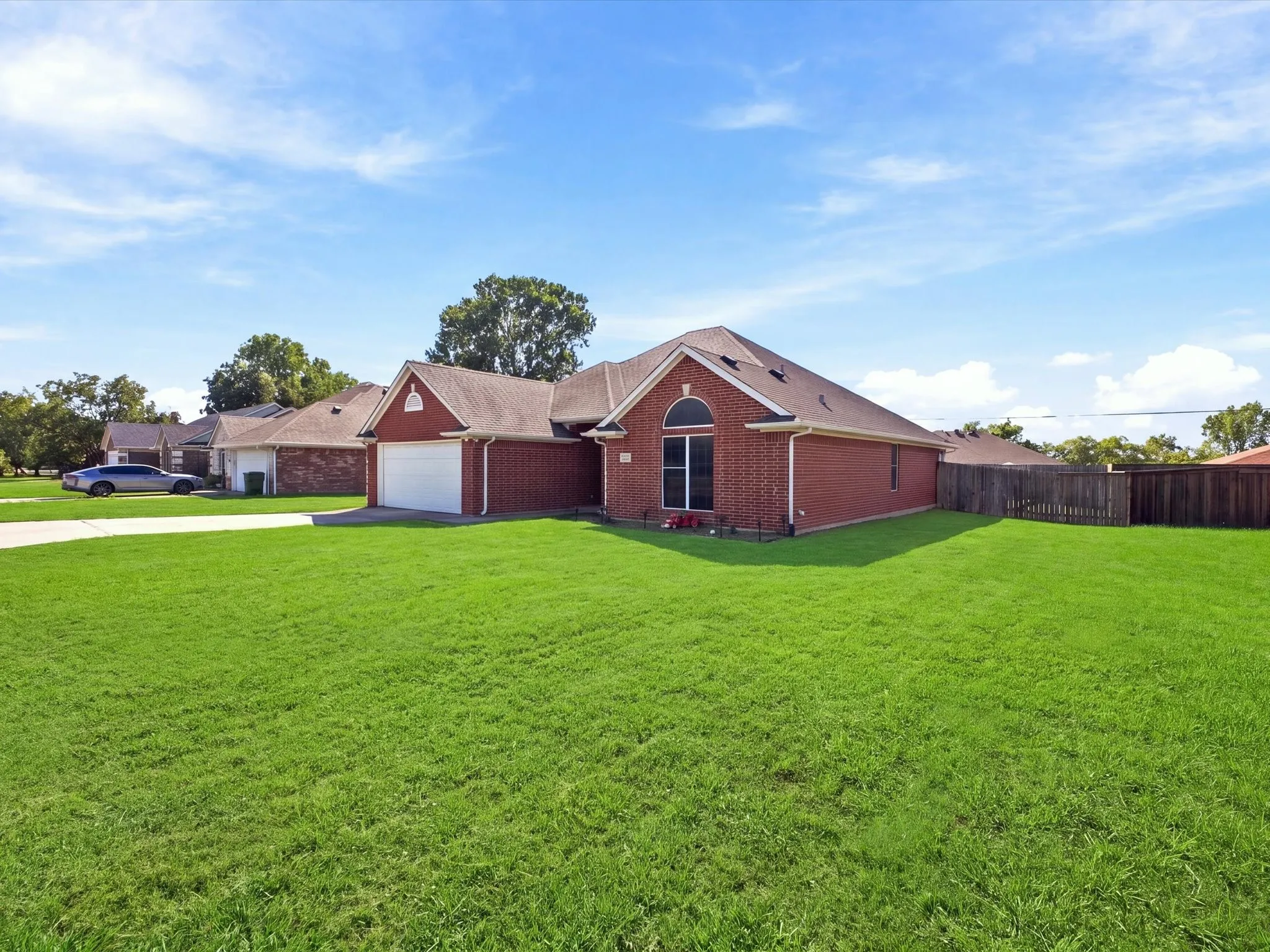 Single Family Residence For Sale in Grayson County , 928 Calder Street, Howe, Texas 75459, 4 Bedroom, 2 Bathroom, 2 Garage spaces, 1,800 Sqft, built in 2001, mls#21405196, Real Estate Agent in Howe, Homes For Sale in Grayson county, Homes For Sale in Howe, Realtor in Howe Texas, Real Estate Brokerage Independent Realty Texas, Luminita Cordes Realtor